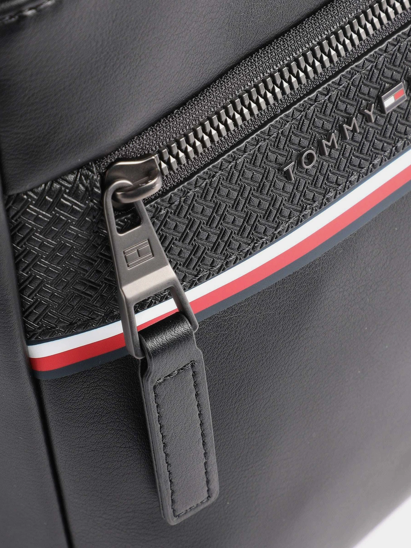 Сумки Tommy Hilfiger модель AM0AM09264-BDS Фото