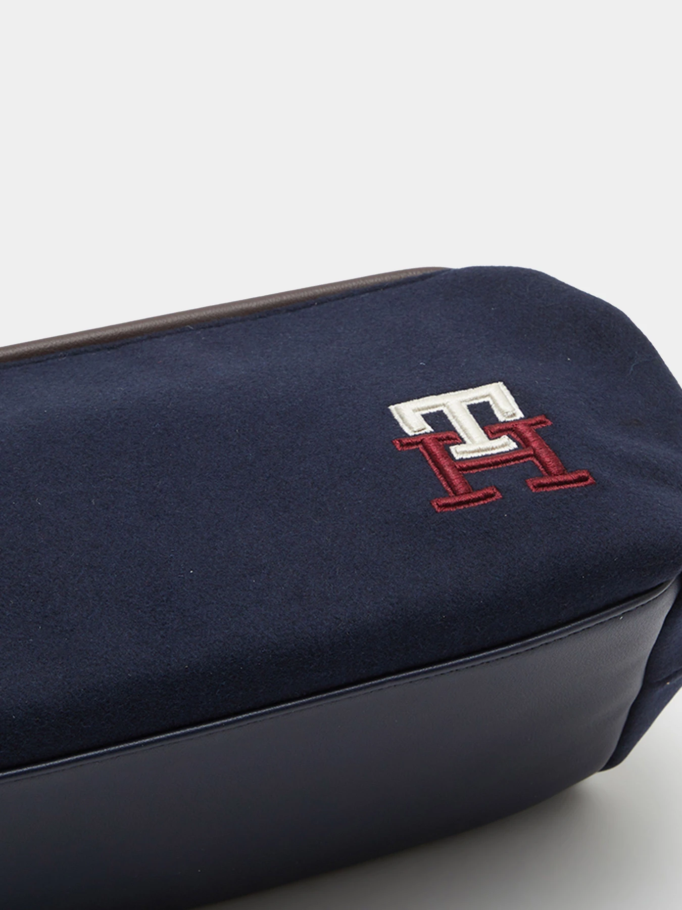 NEW PREP WASHBAG Tommy Hilfiger модель AM0AM10251-DW6 NEW PREP WASHBAG Tommy Hilfiger модель AM0AM10251-DW6 Фото