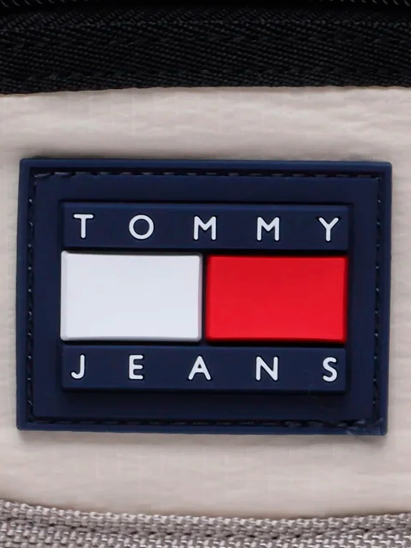 Сумки Tommy Hilfiger модель AM0AM10715-ACE Сумки Tommy Hilfiger модель AM0AM10715-ACE Фото