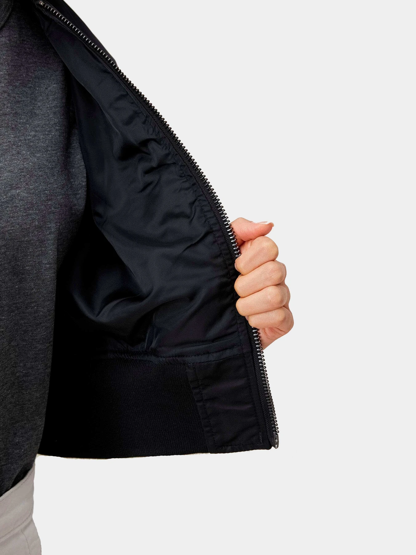 Куртки и дубленки Alpha Industries модель WJL53000C1_001 Куртки и дубленки Alpha Industries модель WJL53000C1_001 Фото