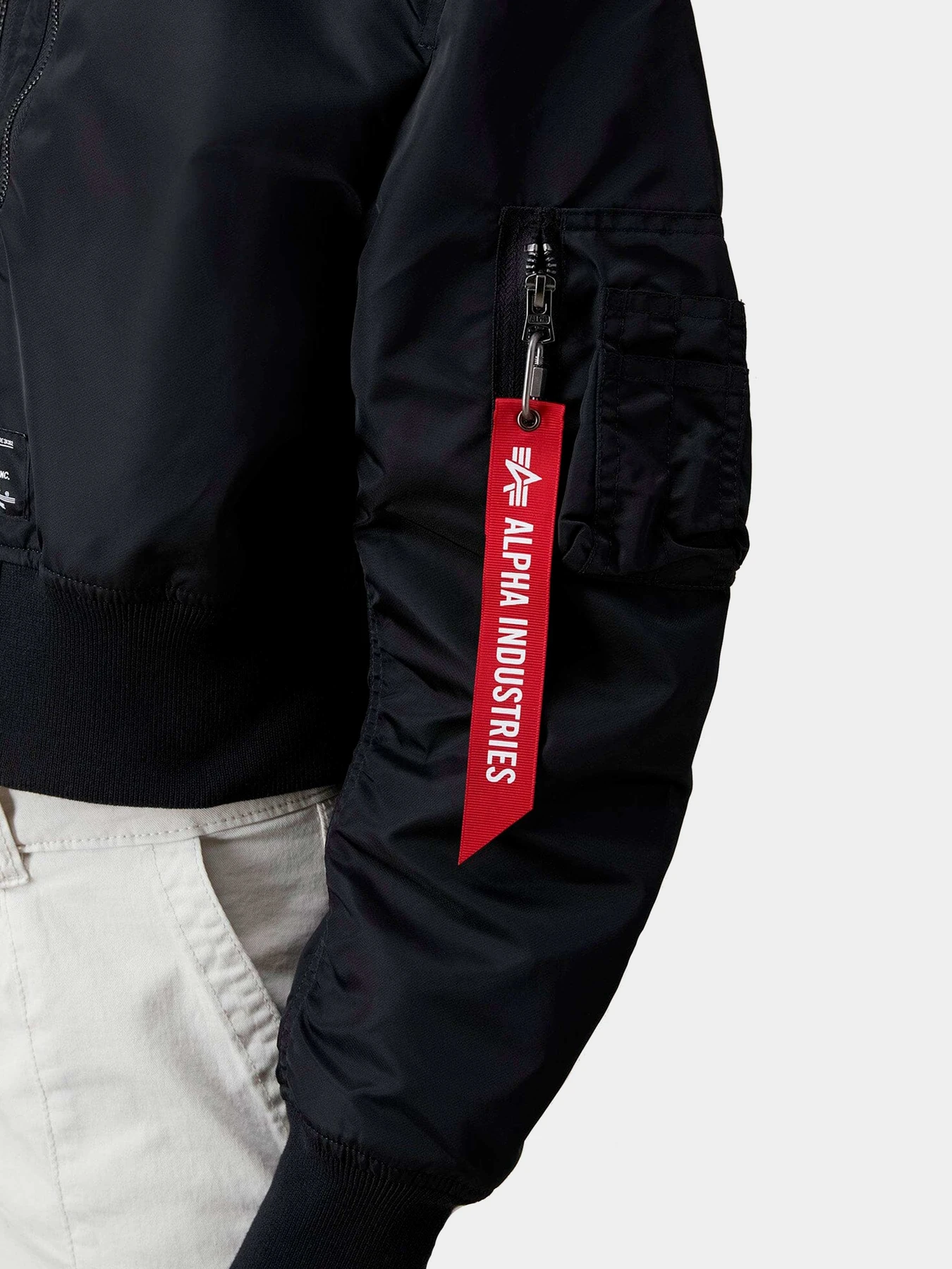 Куртки и дубленки Alpha Industries модель WJL53000C1_001 Куртки и дубленки Alpha Industries модель WJL53000C1_001 Фото