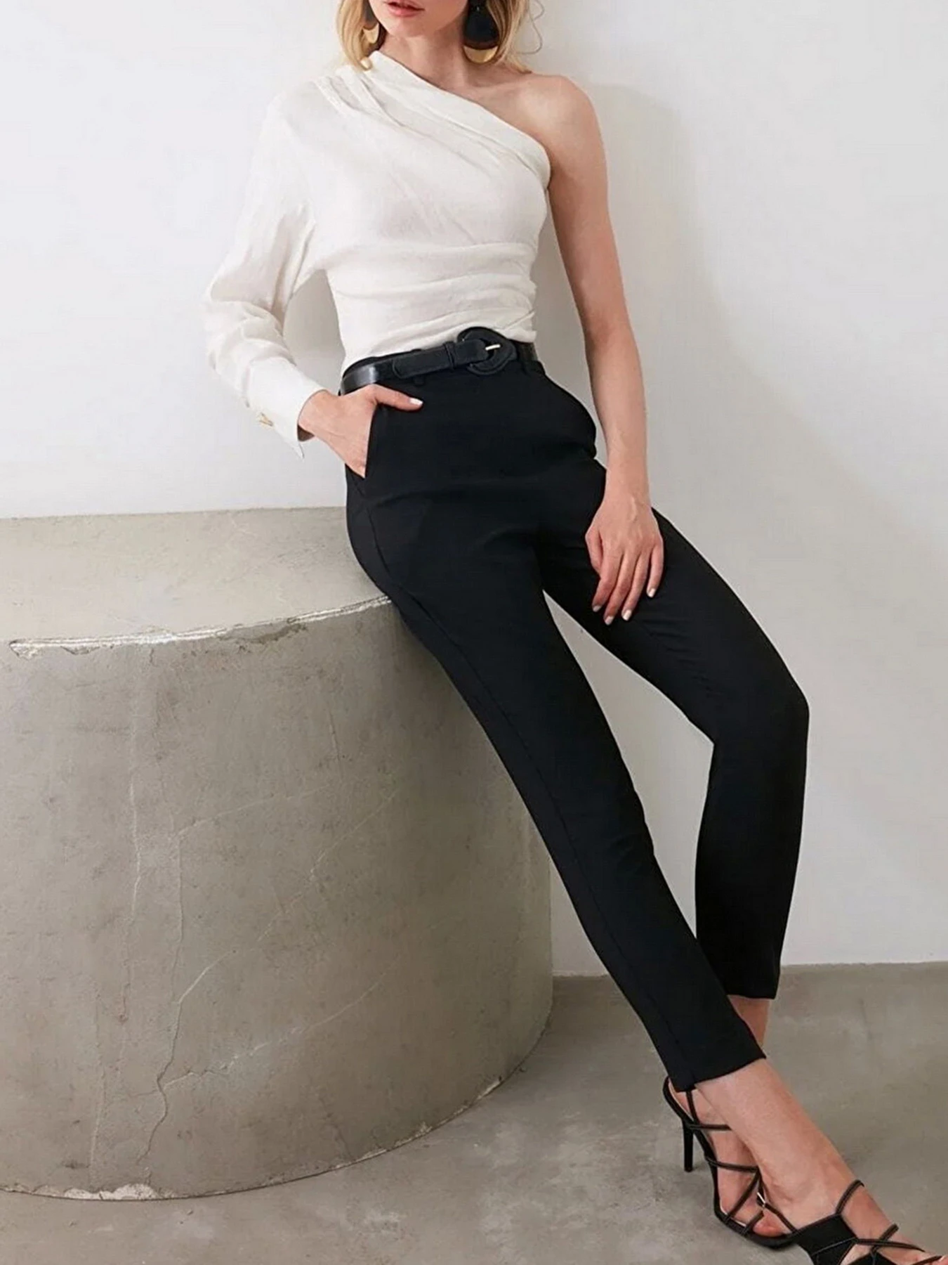 Брюки Trendyol модель TWOSS19ST0038/Siyah Фото