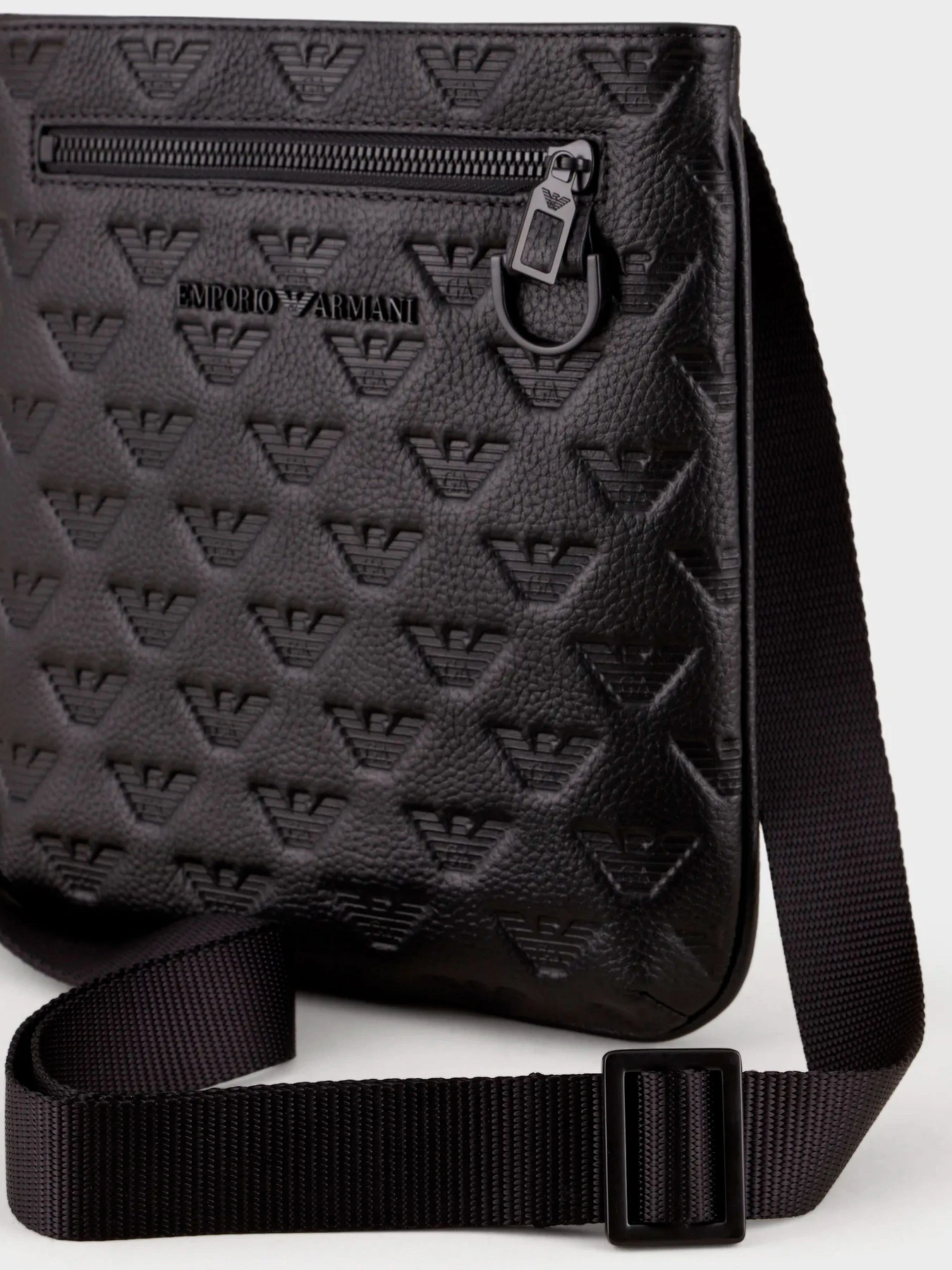 Сумки Emporio Armani модель Y4M366-Y142V-81072 Сумки Emporio Armani модель Y4M366-Y142V-81072 Фото