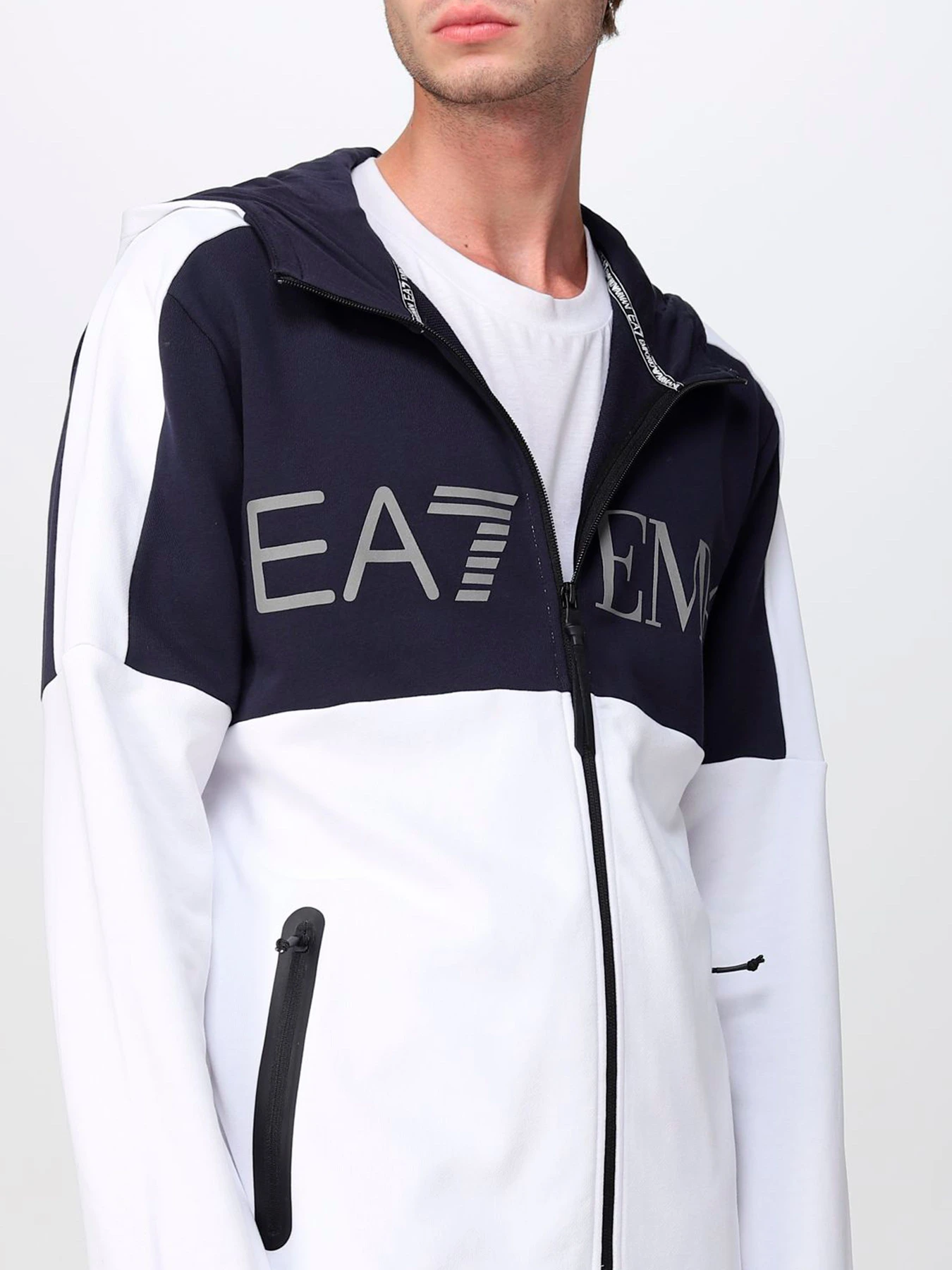 Куртки и дубленки EA7 модель 6LPM18-PJEQZ-1100 Фото
