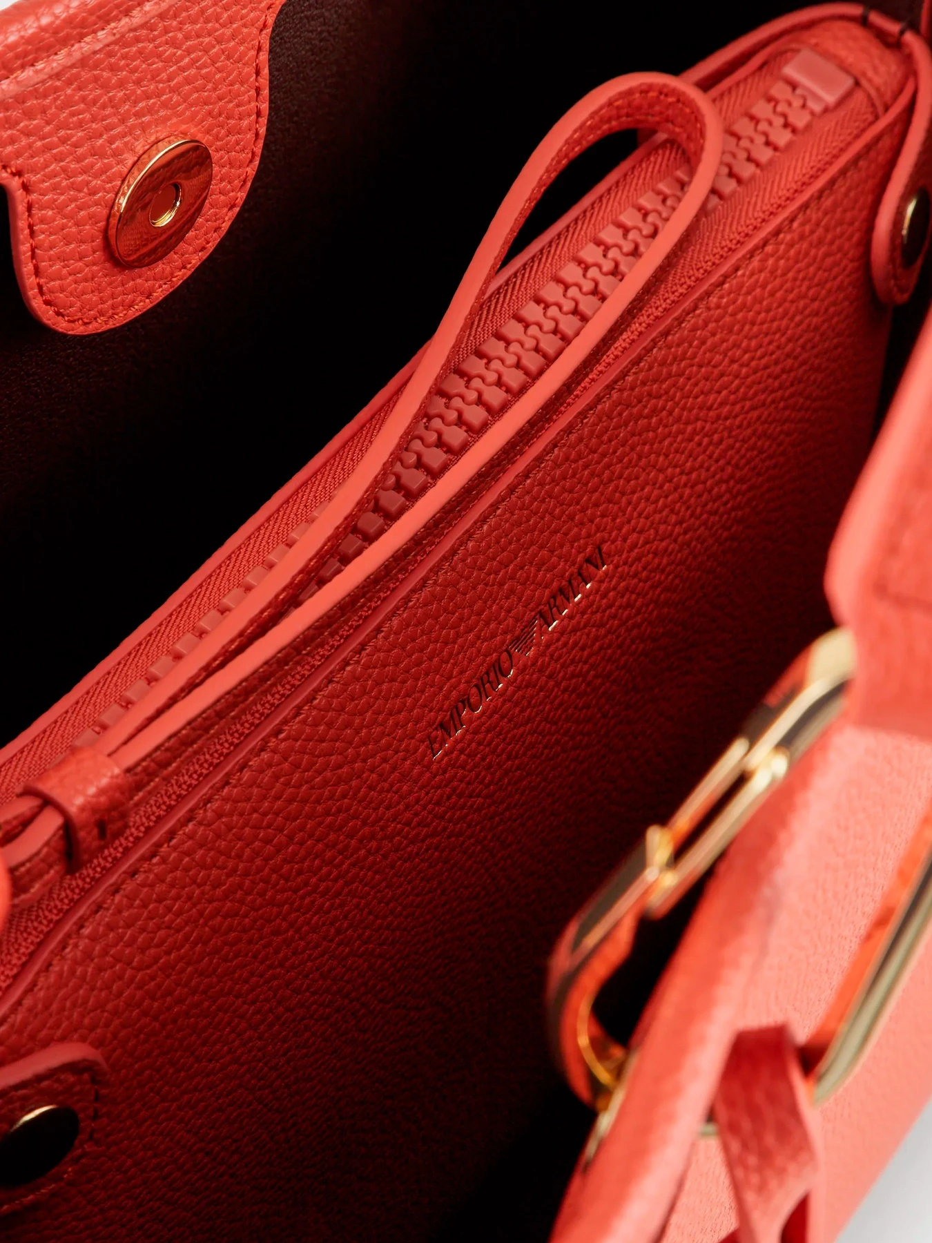Сумки Emporio Armani модель Y3D165-YFO5B-89612 Сумки Emporio Armani модель Y3D165-YFO5B-89612 Фото