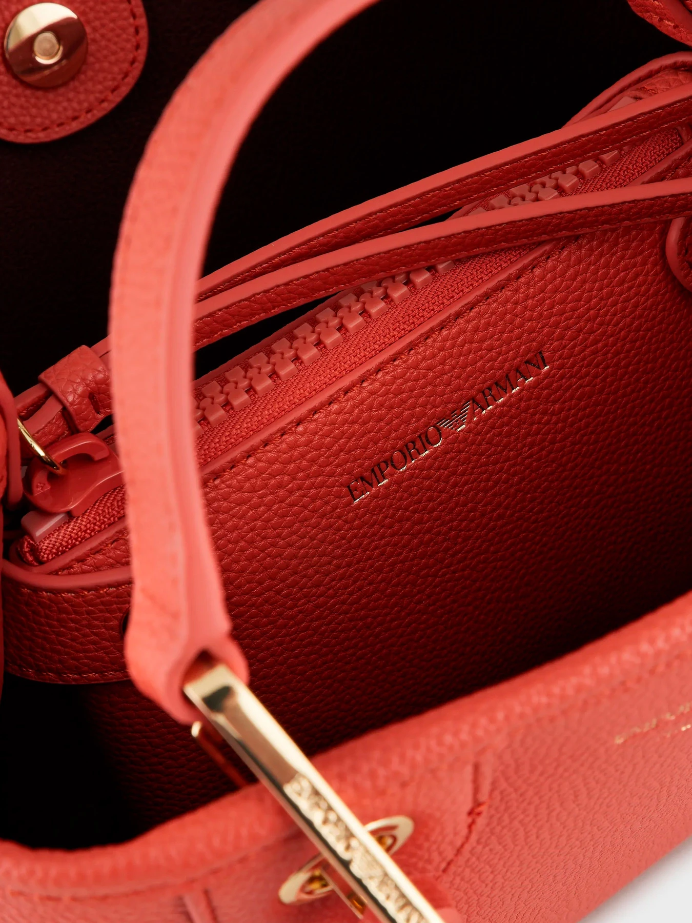 Сумки Emporio Armani модель Y3D166-YFO5B-89612 Сумки Emporio Armani модель Y3D166-YFO5B-89612 Фото