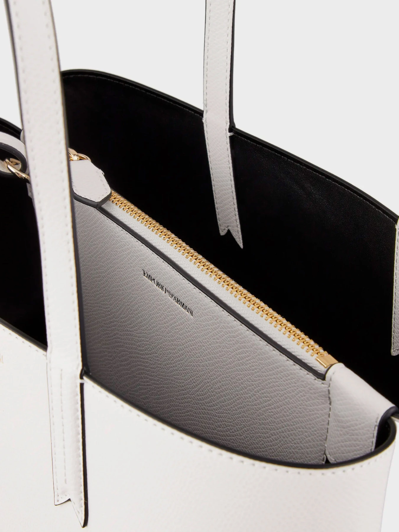 Сумки Emporio Armani модель Y3D245-YH15A-83467 Сумки Emporio Armani модель Y3D245-YH15A-83467 Фото