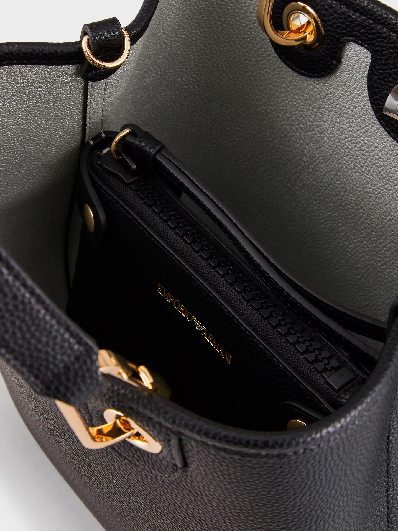Сумки Emporio Armani модель Y3D255-YFO5B-85218 Сумки Emporio Armani модель Y3D255-YFO5B-85218 Фото