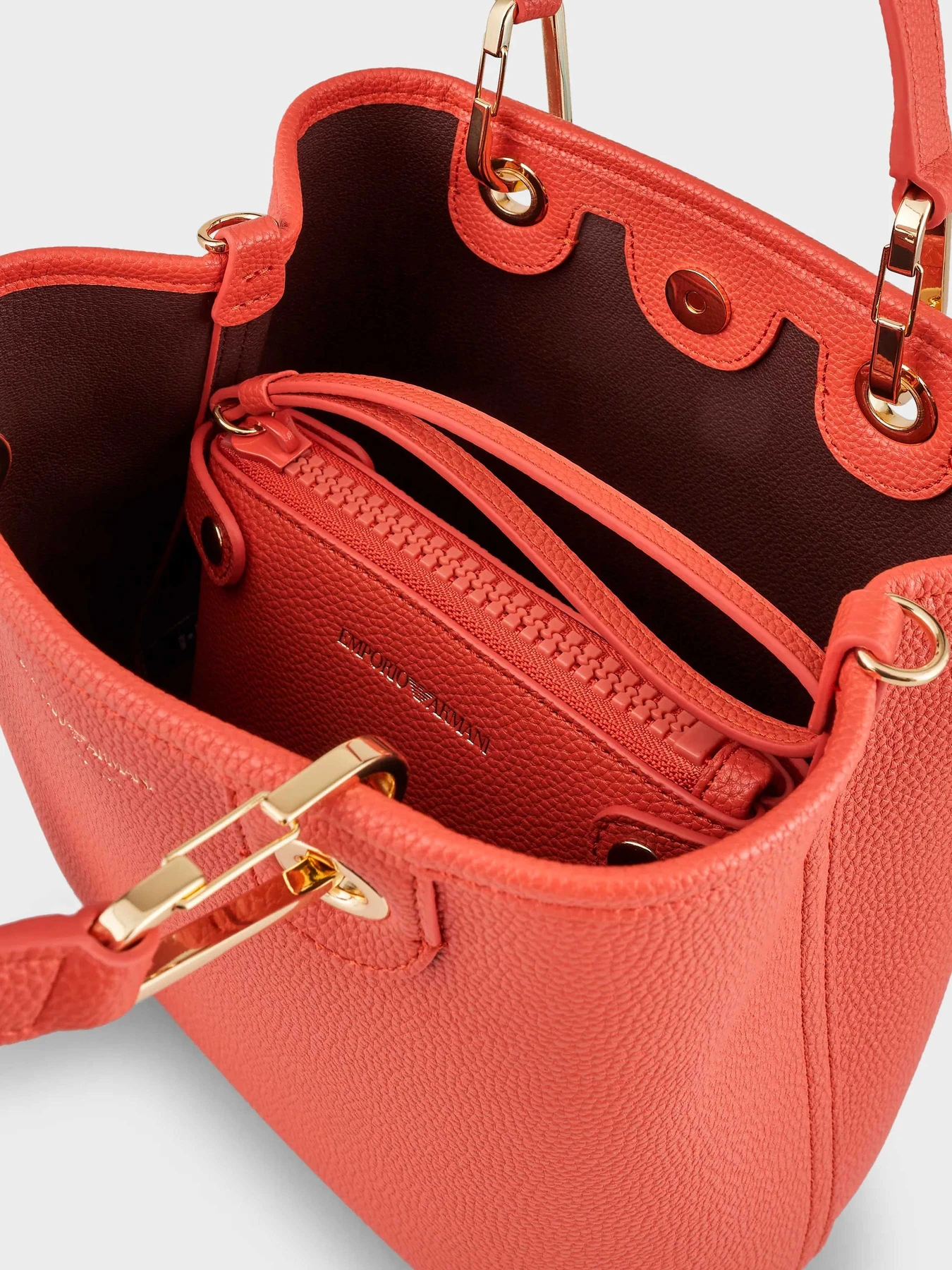 Сумки Emporio Armani модель Y3D255-YFO5B-89612 Сумки Emporio Armani модель Y3D255-YFO5B-89612 Фото