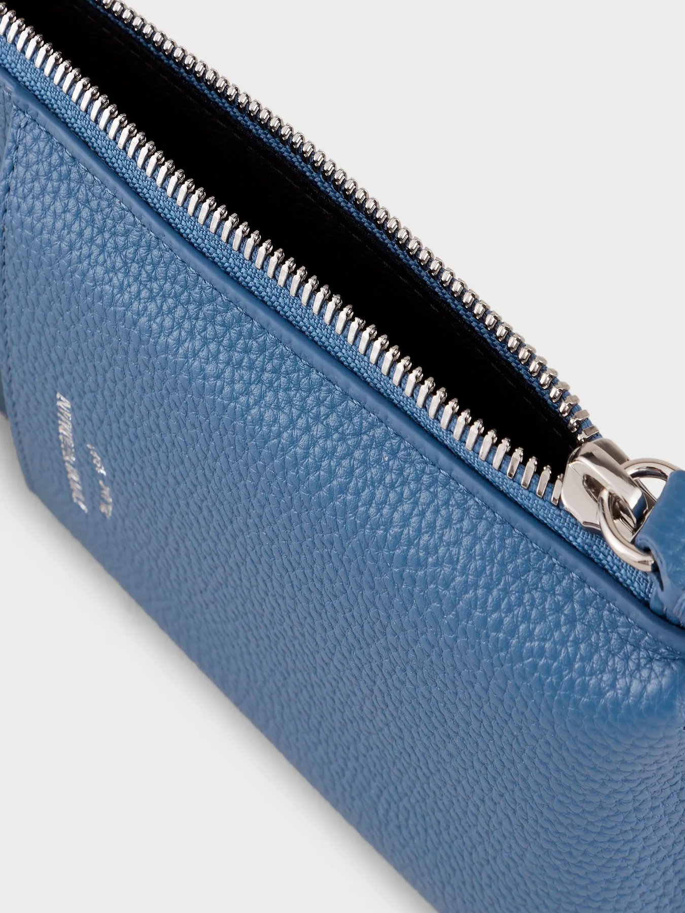 Аксессуары для смартфонов Emporio Armani модель Y3H244-YFW9E-80214 Аксессуары для смартфонов Emporio Armani модель Y3H244-YFW9E-80214 Фото