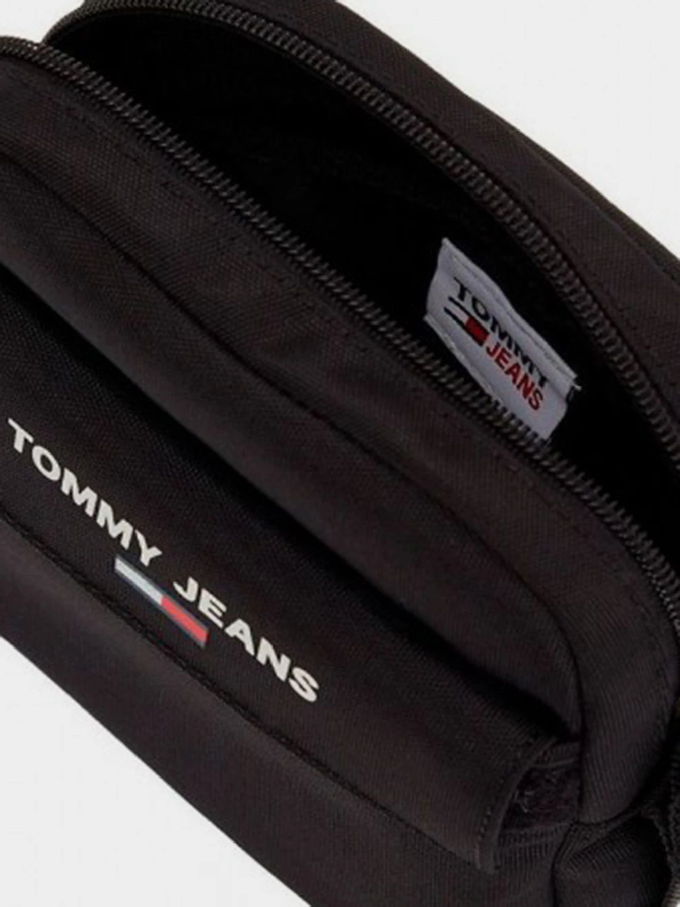 Сумки Tommy Hilfiger модель AM0AM08645-BDS Сумки Tommy Hilfiger модель AM0AM08645-BDS Фото