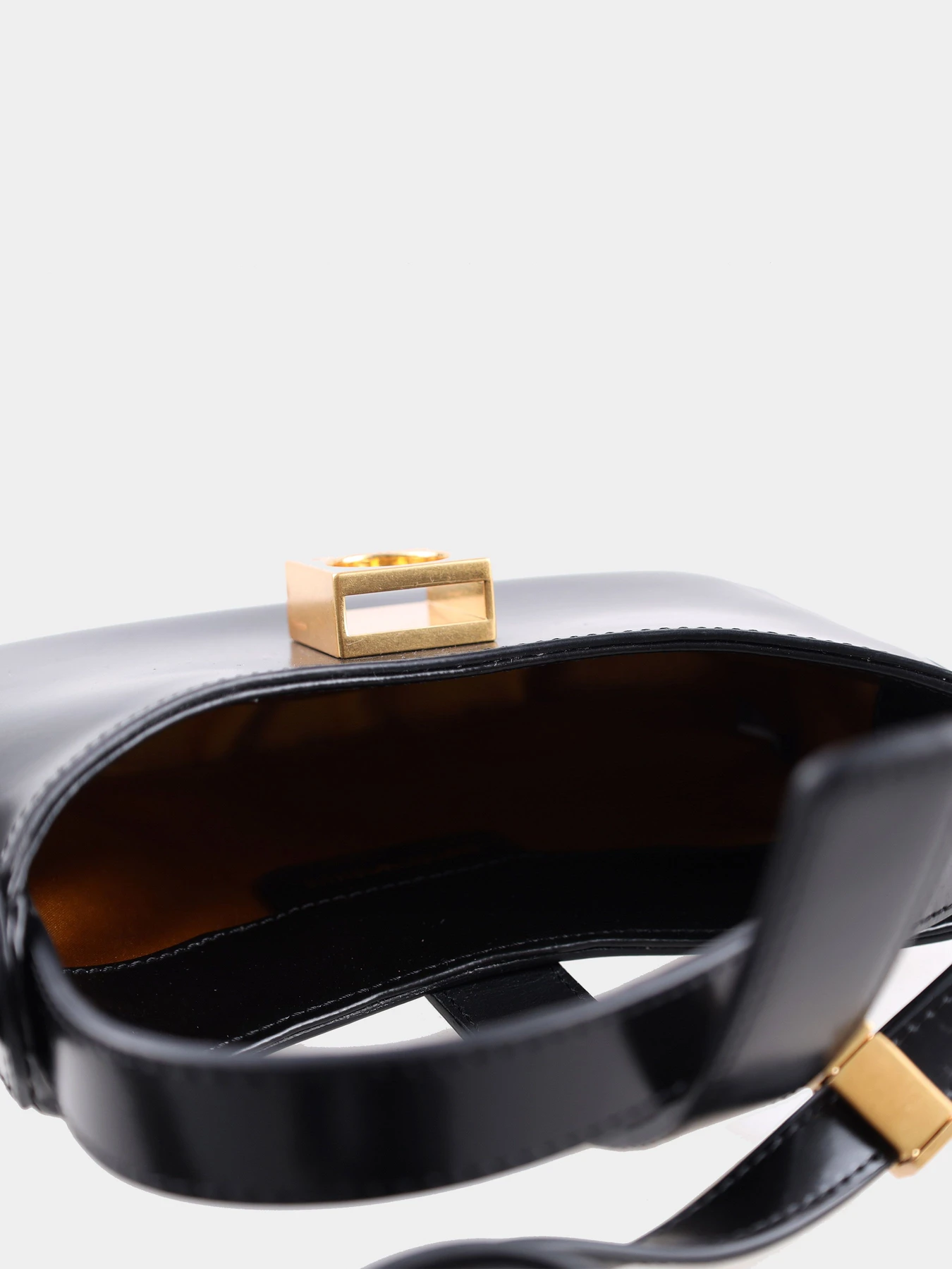 Аксессуары для смартфонов Emporio Armani модель Y3H312-Y498O-81386 Аксессуары для смартфонов Emporio Armani модель Y3H312-Y498O-81386 Фото
