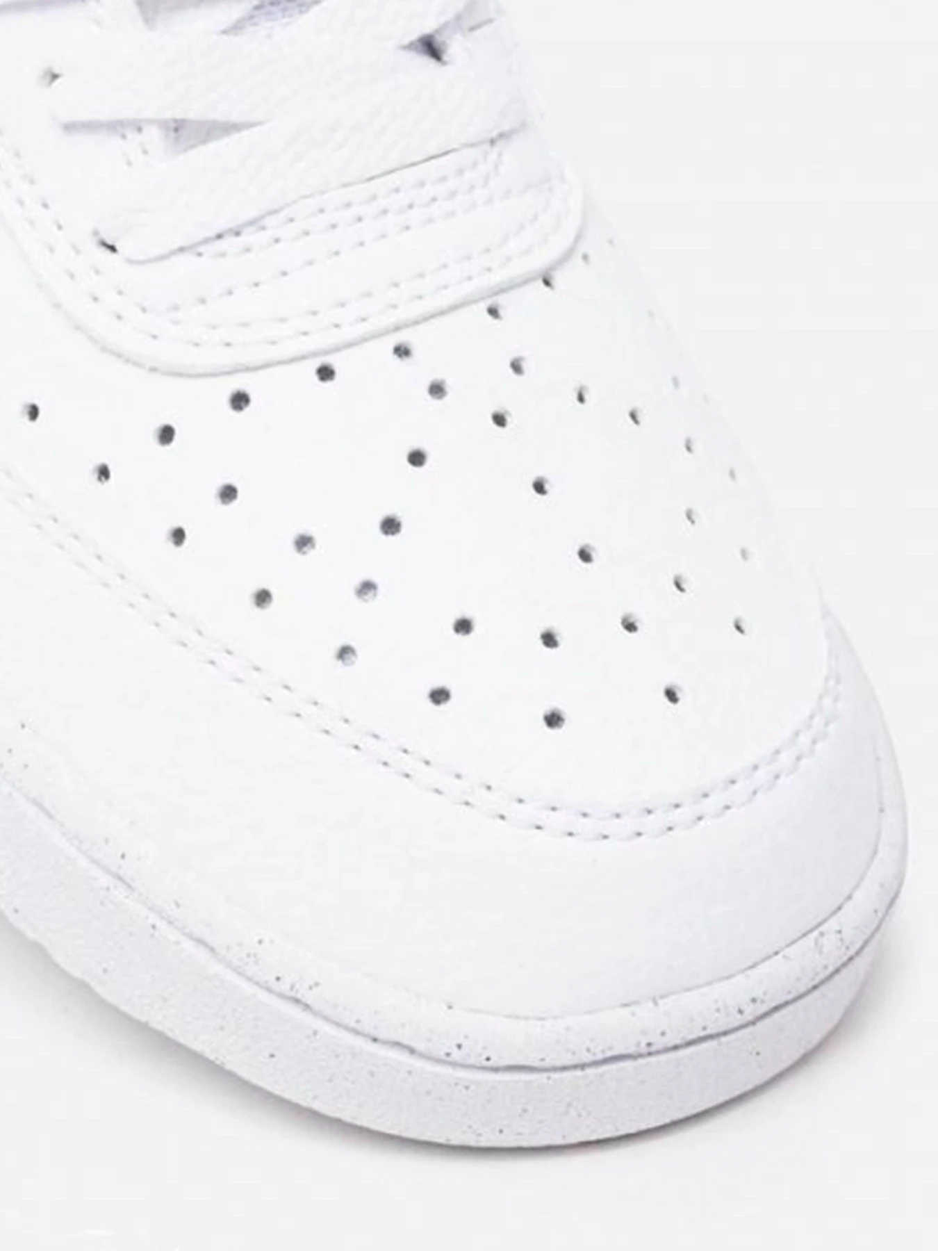 Кроссовки NIKE модель DN3577-100 Кроссовки NIKE модель DN3577-100 Фото