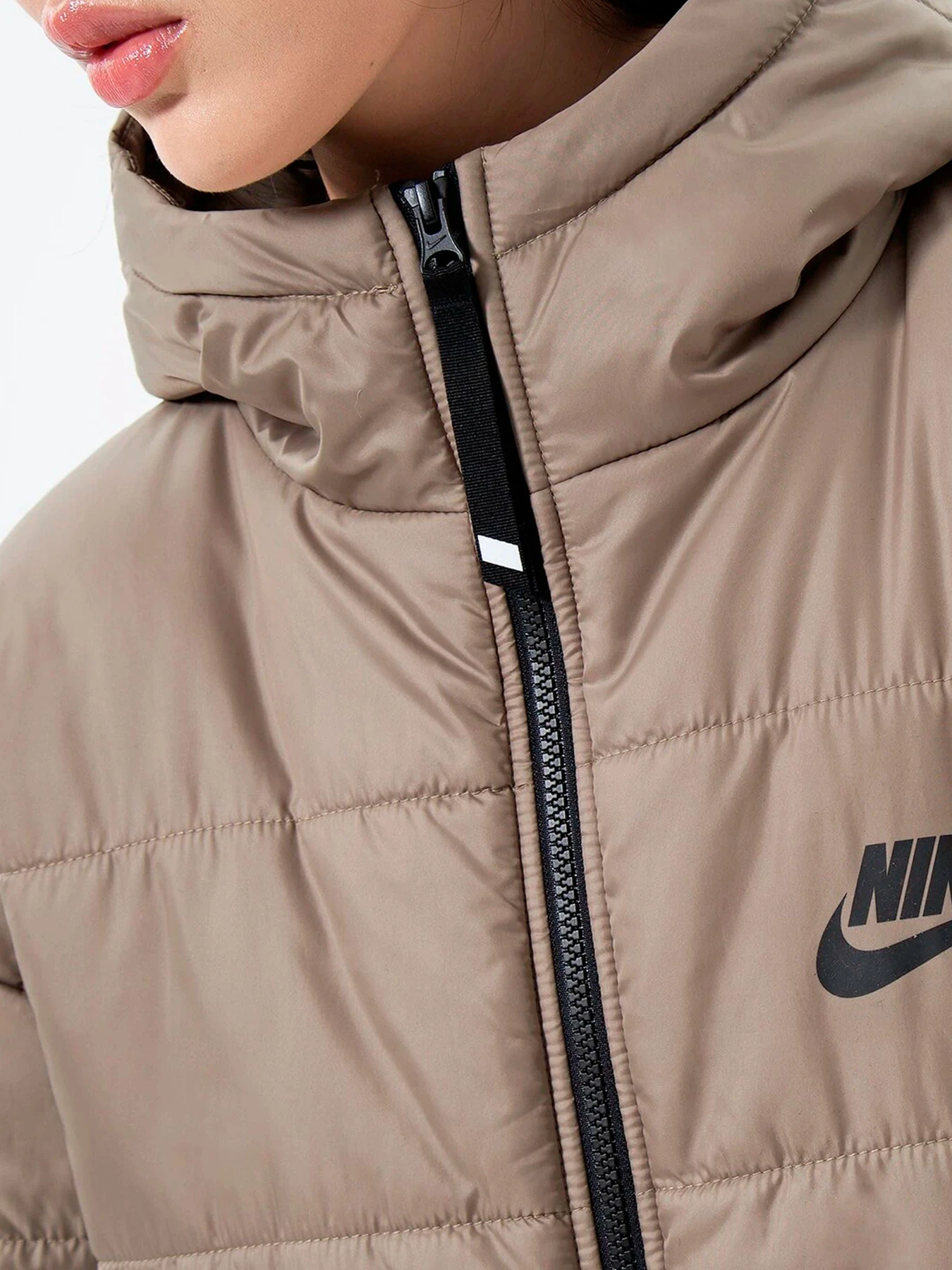 Куртки и дубленки NIKE модель DX1797-351 Куртки и дубленки NIKE модель DX1797-351 Фото