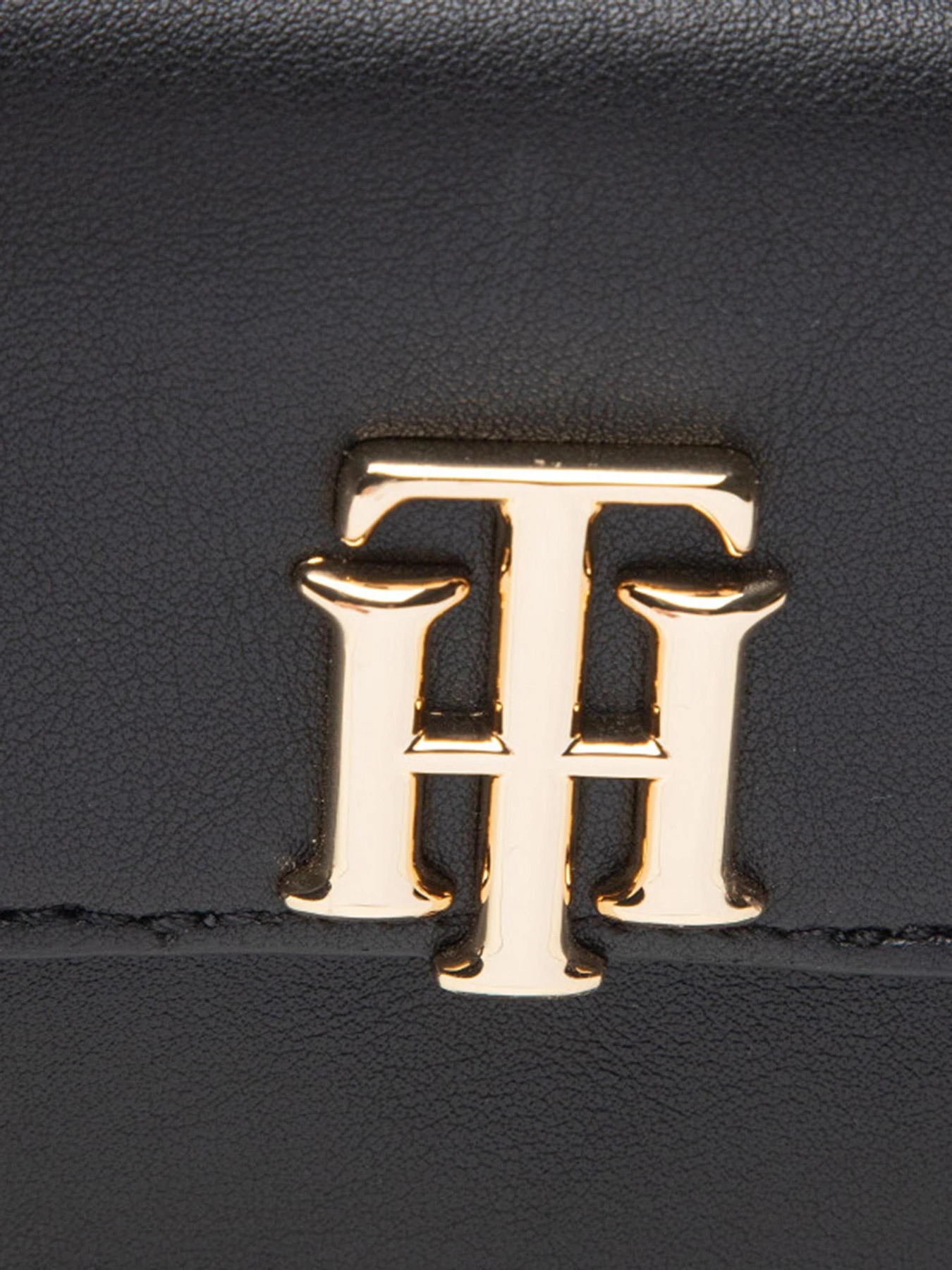 Сумки Tommy Hilfiger модель AW0AW10931-BDS Сумки Tommy Hilfiger модель AW0AW10931-BDS Фото