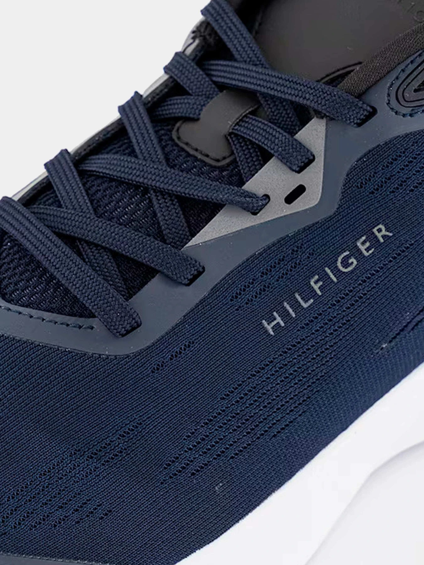 Кроссовки Tommy Hilfiger модель FM0FM04520-DW5 Кроссовки Tommy Hilfiger модель FM0FM04520-DW5 Фото