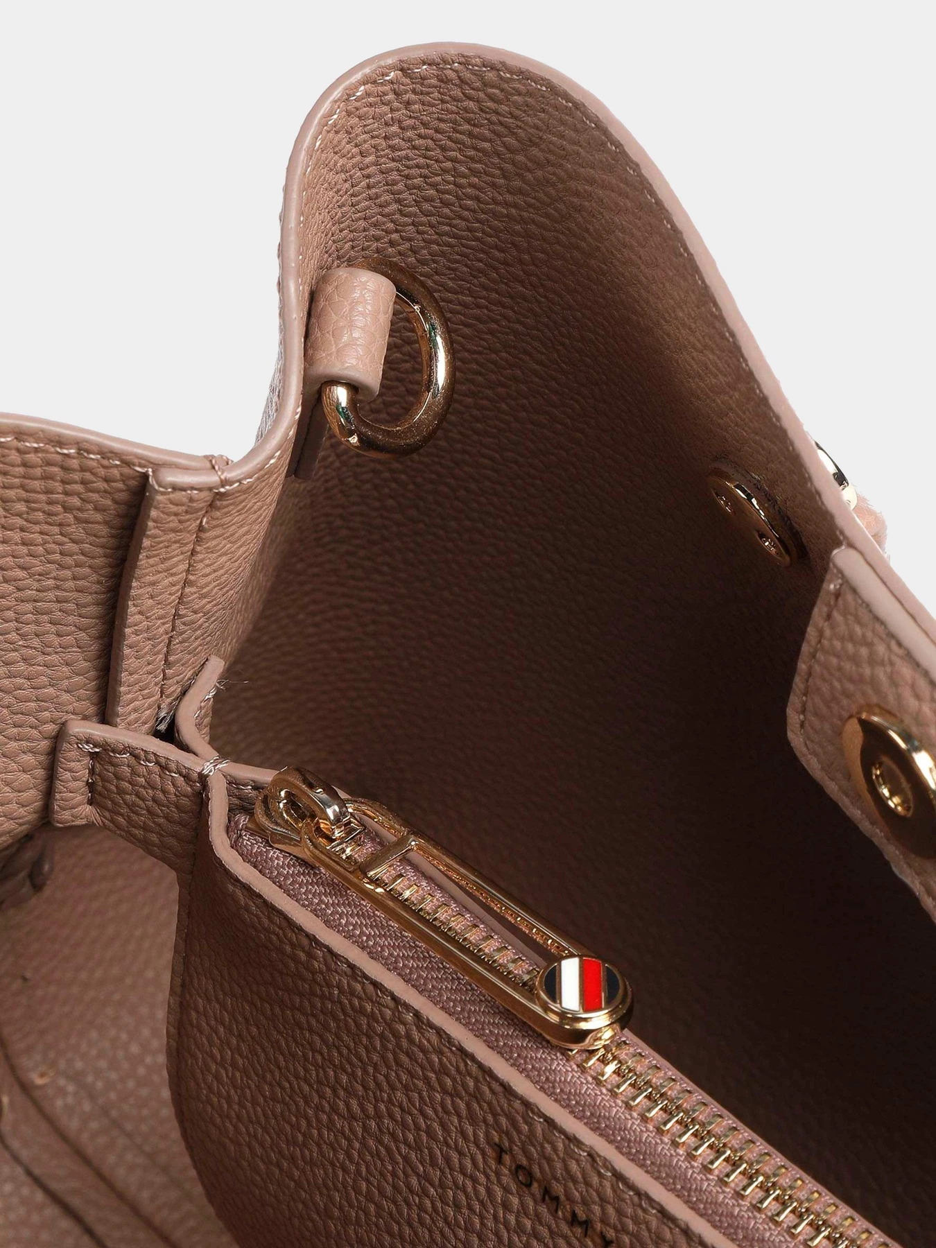 Сумки Tommy Hilfiger модель AW0AW14214-GUP Сумки Tommy Hilfiger модель AW0AW14214-GUP Фото