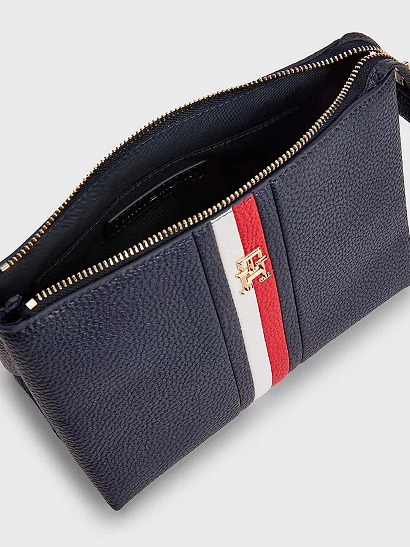 TH EMBLEM WASHBAG CORP Tommy Hilfiger модель AW0AW14337-DW6 TH EMBLEM WASHBAG CORP Tommy Hilfiger модель AW0AW14337-DW6 Фото