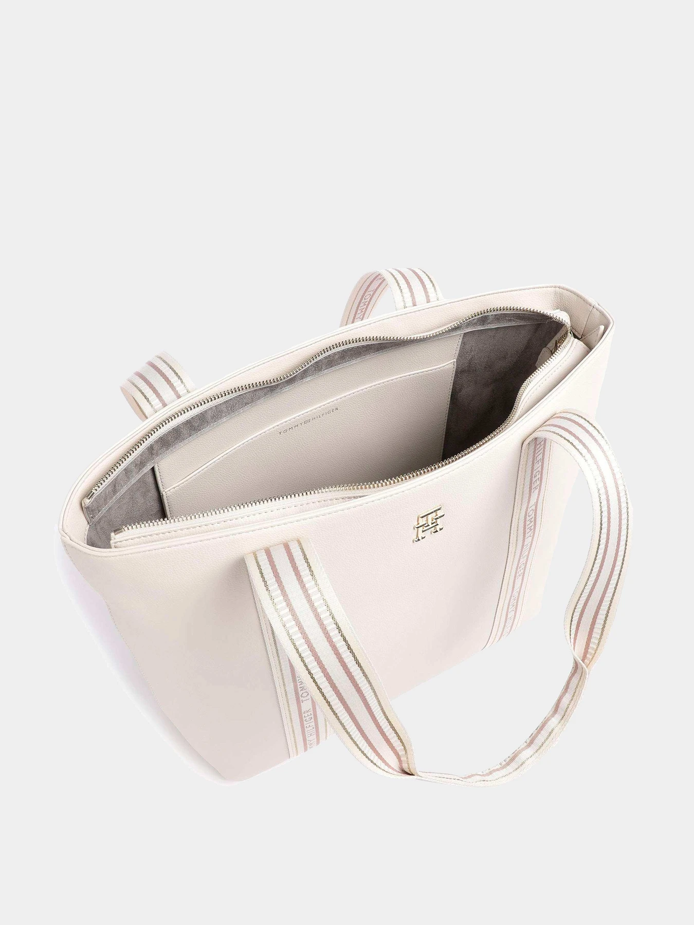 Сумки Tommy Hilfiger модель AW0AW14379-0F4 Сумки Tommy Hilfiger модель AW0AW14379-0F4 Фото