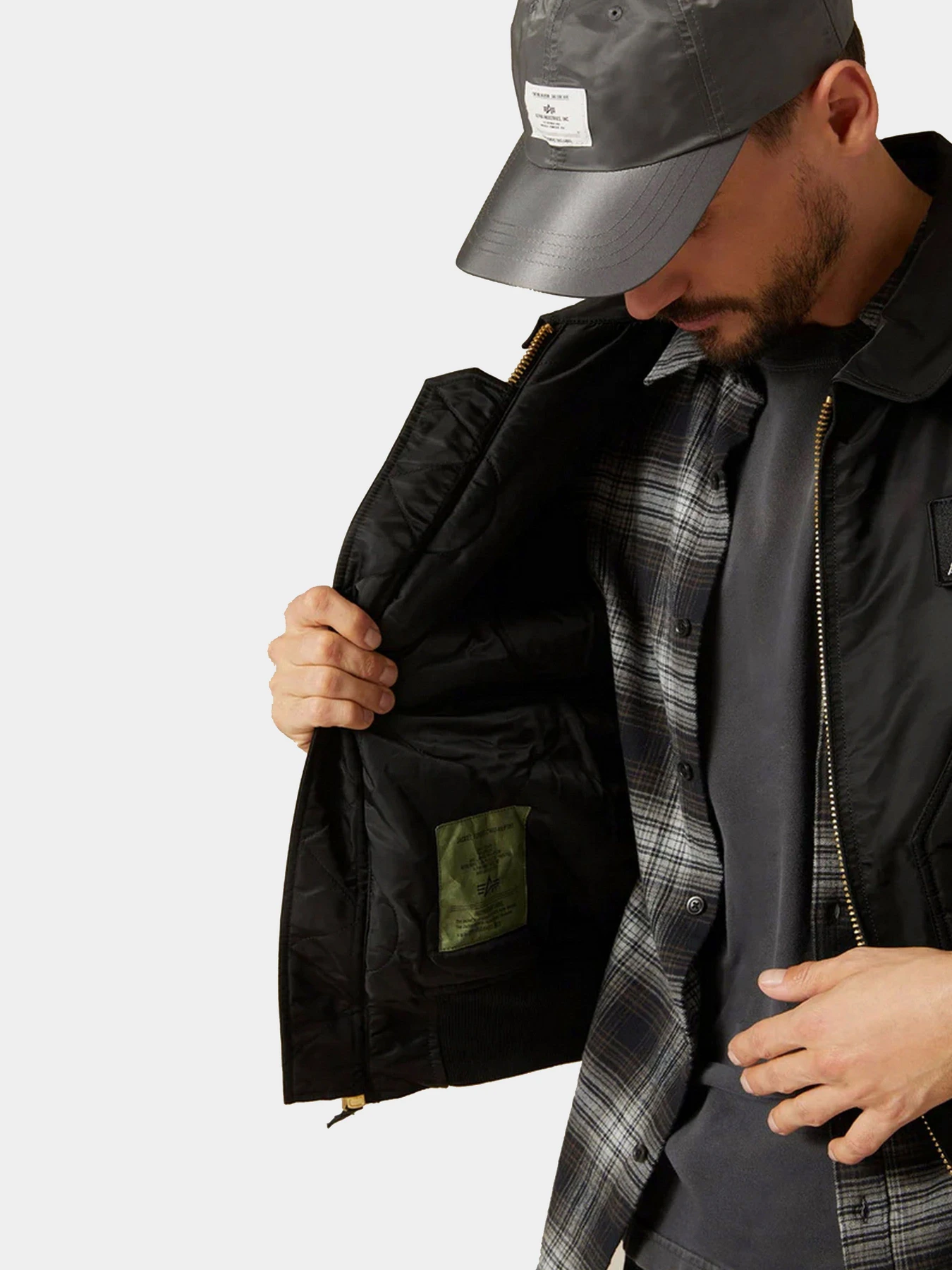 Куртки и дубленки Alpha Industries модель MJC22000C1_001 Куртки и дубленки Alpha Industries модель MJC22000C1_001 Фото