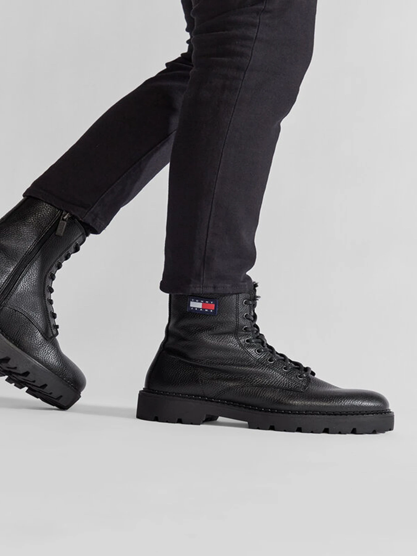 Ботинки и сапоги Tommy Hilfiger модель EM0EM01060-BDS Ботинки и сапоги Tommy Hilfiger модель EM0EM01060-BDS Фото