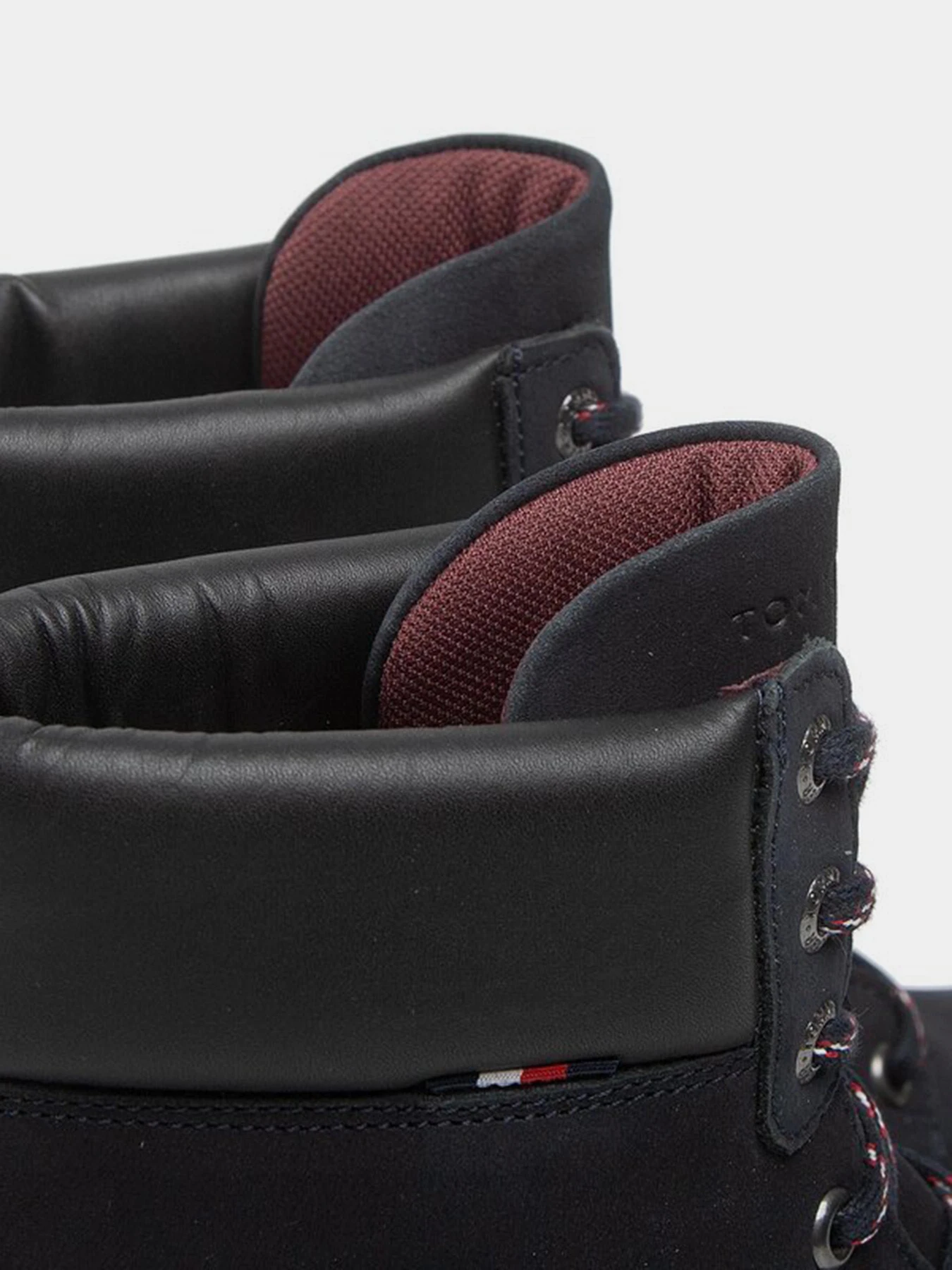 Ботинки и сапоги Tommy Hilfiger модель FM0FM04205-DW5 Ботинки и сапоги Tommy Hilfiger модель FM0FM04205-DW5 Фото