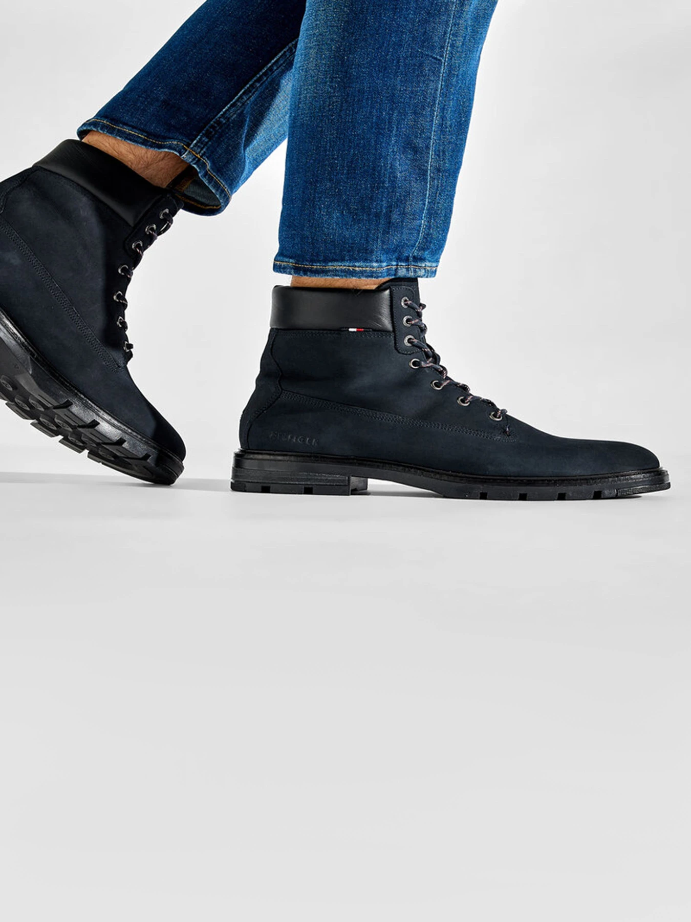 Ботинки и сапоги Tommy Hilfiger модель FM0FM04205-DW5 Ботинки и сапоги Tommy Hilfiger модель FM0FM04205-DW5 Фото