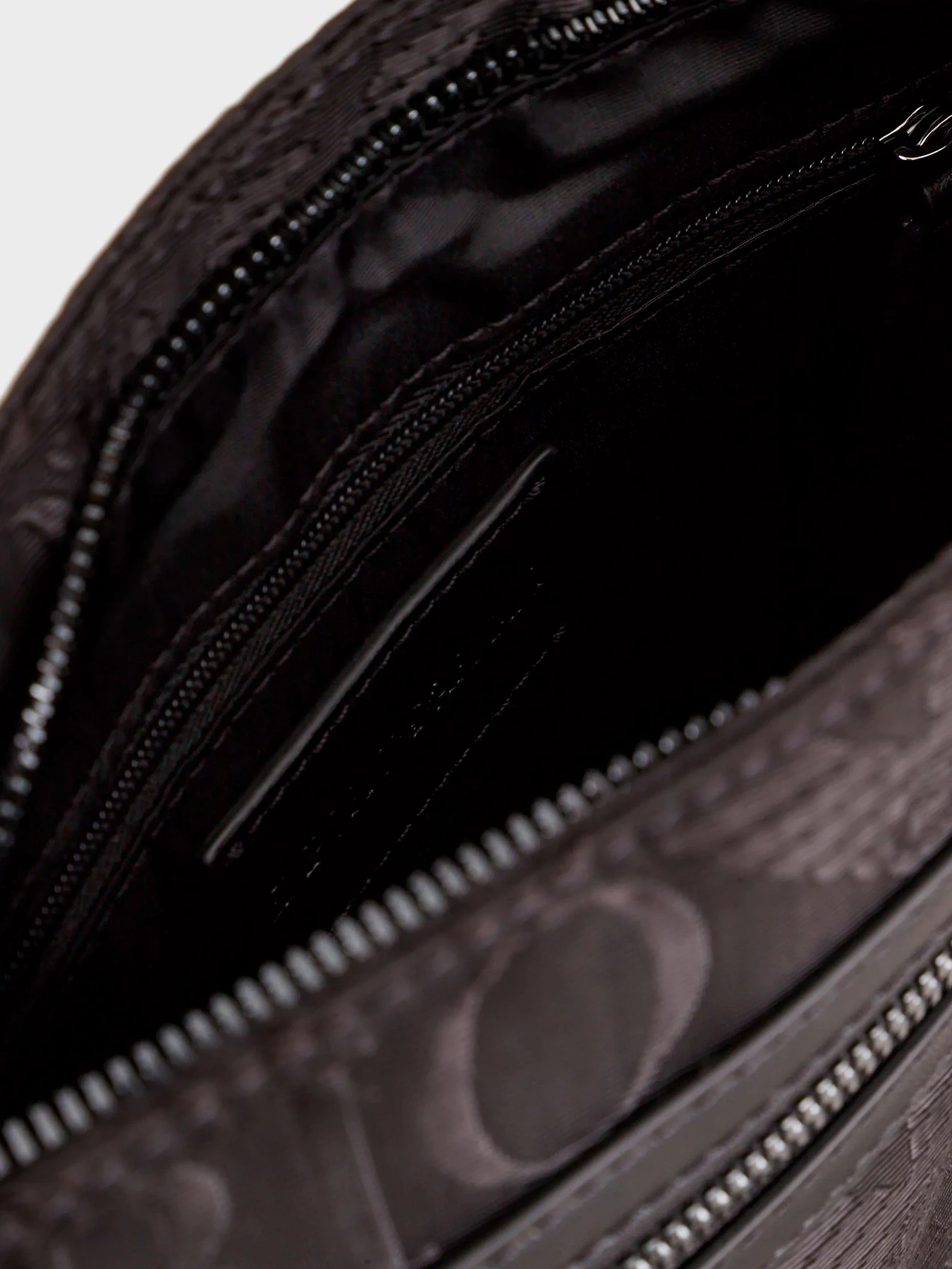 Сумки Emporio Armani модель Y4M185-Y152J-81073 Сумки Emporio Armani модель Y4M185-Y152J-81073 Фото