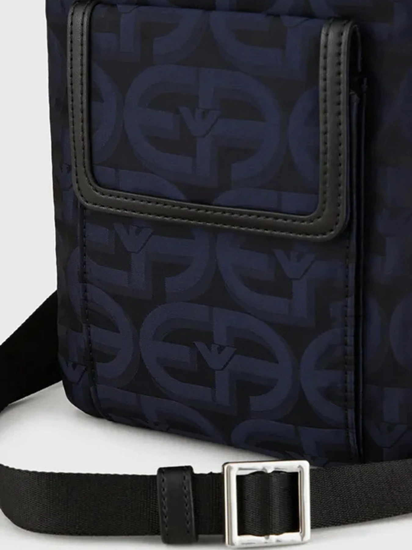 Сумки Emporio Armani модель Y4R384-Y140E-88017 Сумки Emporio Armani модель Y4R384-Y140E-88017 Фото