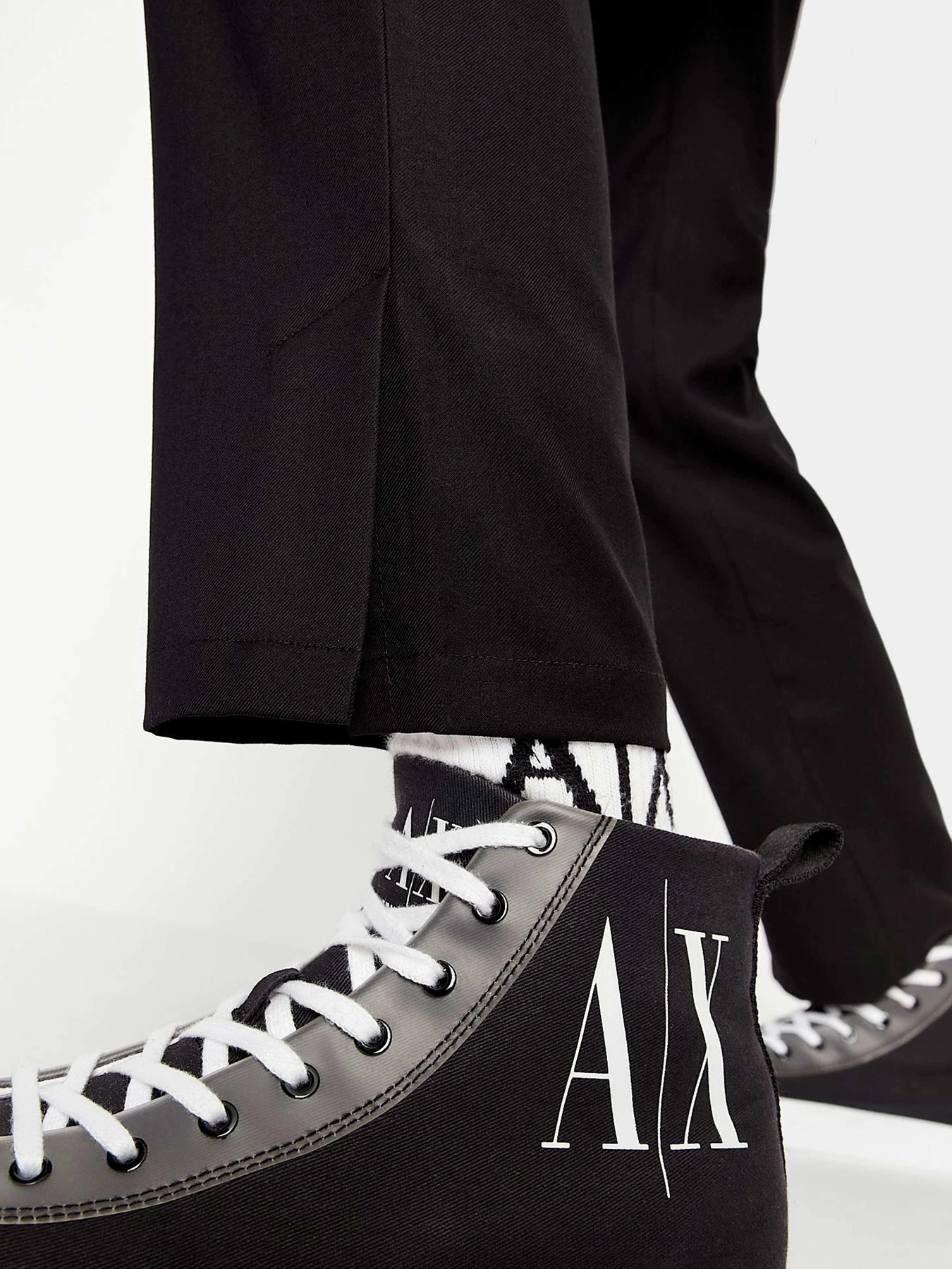 Брюки Armani Exchange модель 8NYP55-YNHXZ-1200 Брюки Armani Exchange модель 8NYP55-YNHXZ-1200 Фото