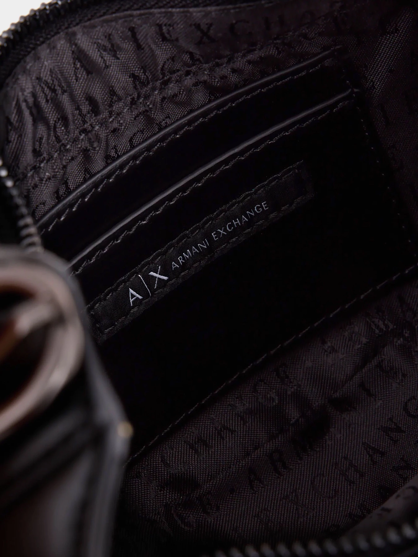 Сумки Armani Exchange модель 942887-3R785-00020 Фото