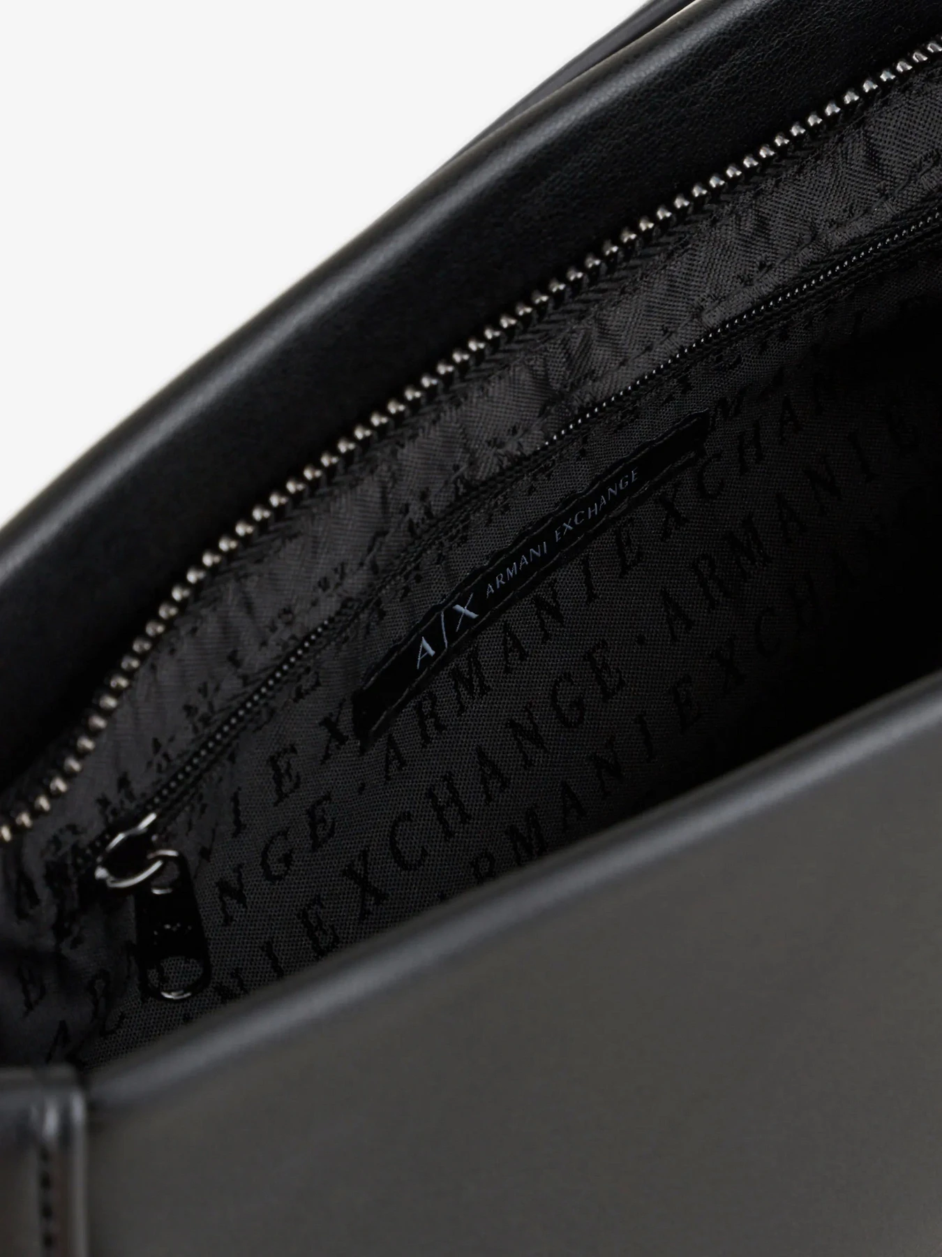 Сумки Armani Exchange модель 942904-3R784-00020 Фото