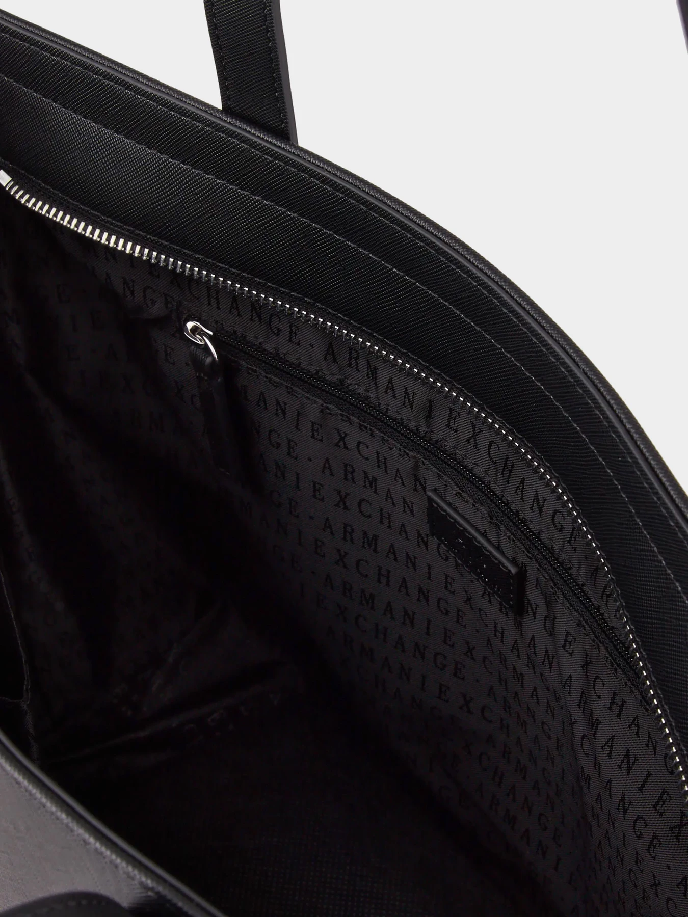 Сумки Armani Exchange модель 942936-0P198-00020 Фото