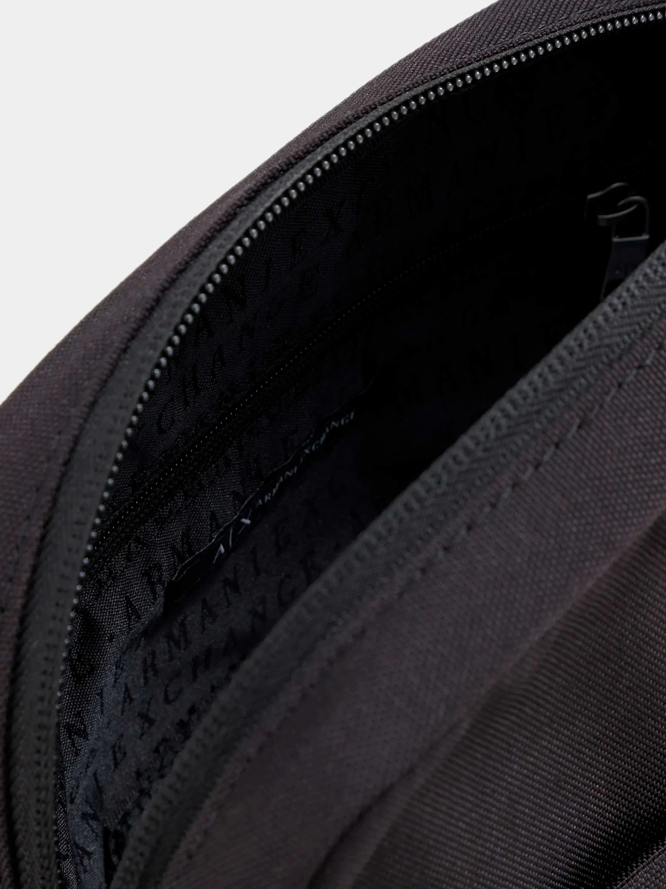 Сумки Armani Exchange модель 952337-CC124-00020 Фото