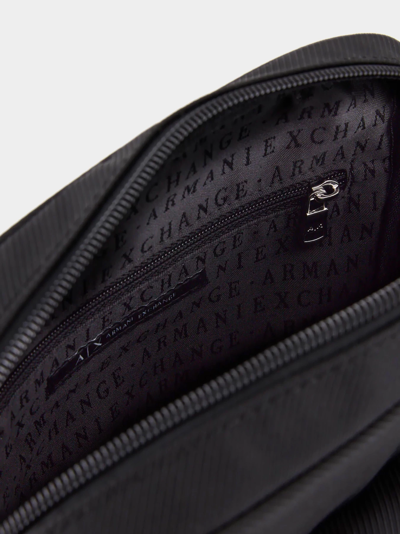 Сумки Armani Exchange модель 952503-3R840-00020 Фото