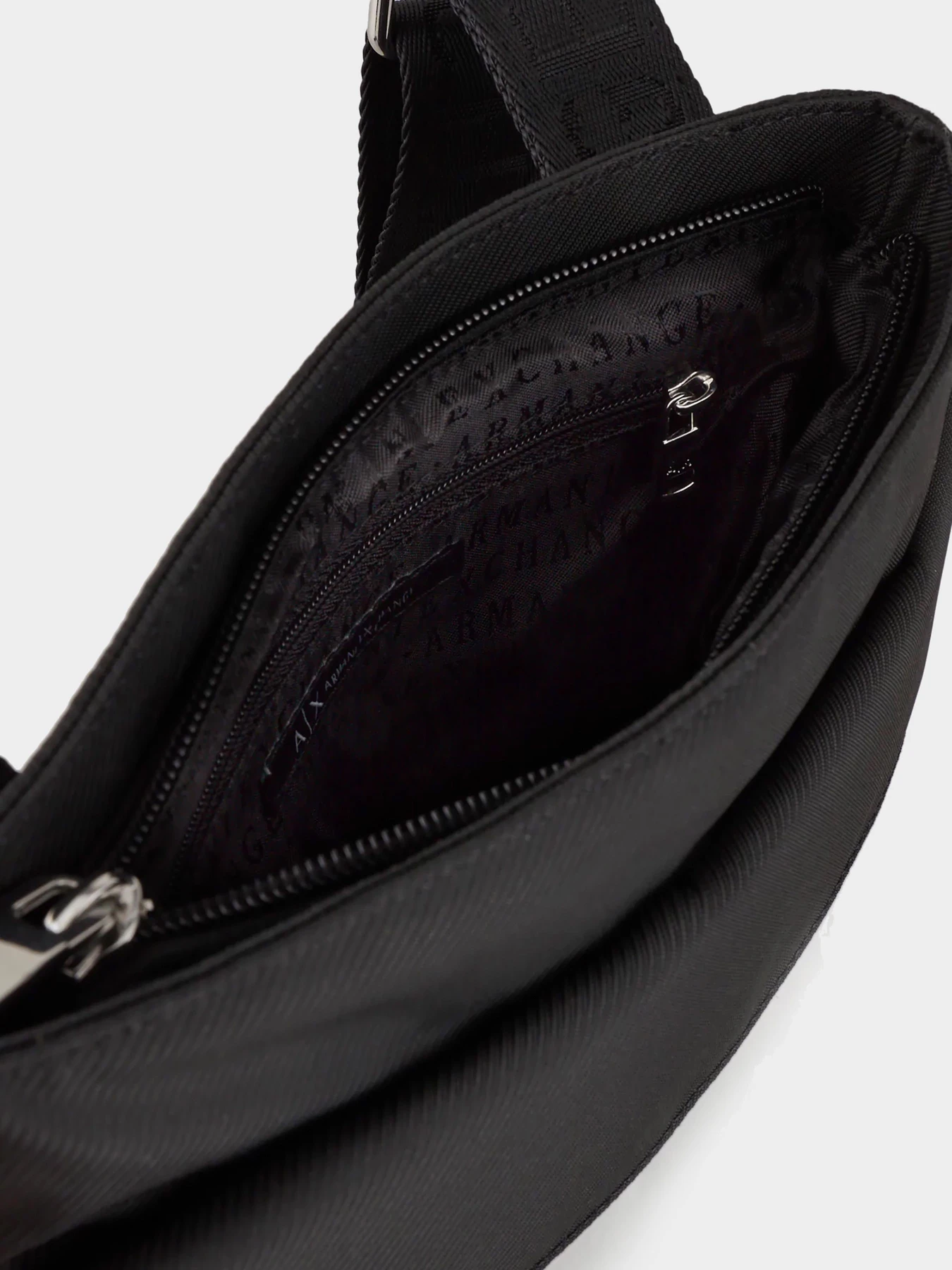 Сумки Armani Exchange модель 952513-3R840-00020 Фото