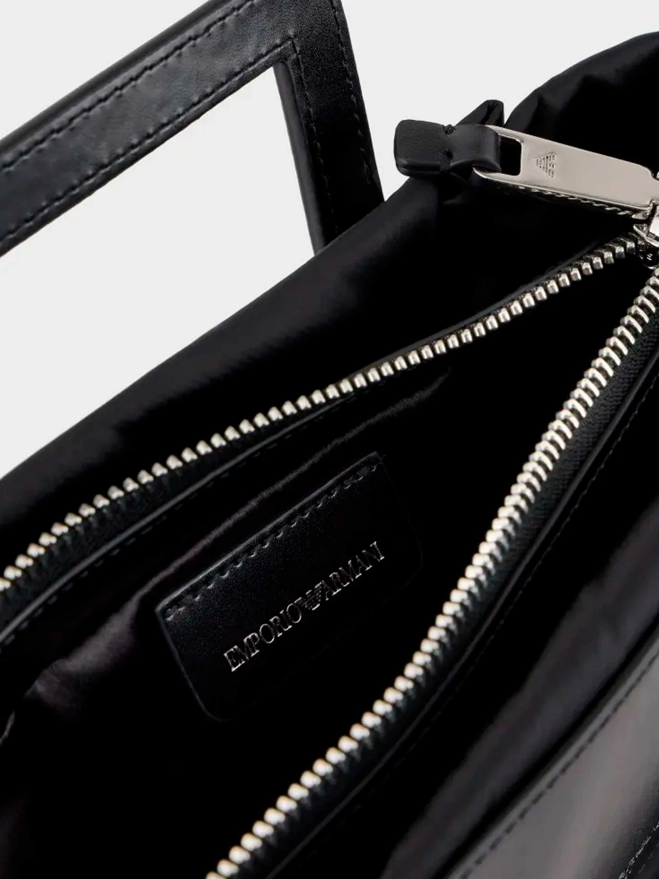 Сумки Emporio Armani модель Y3A151-YVM5E-80001 Сумки Emporio Armani модель Y3A151-YVM5E-80001 Фото
