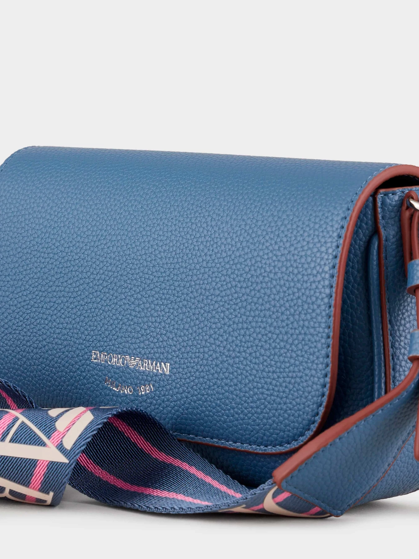 Сумки Emporio Armani модель Y3H294-YFO5E-89587 Фото