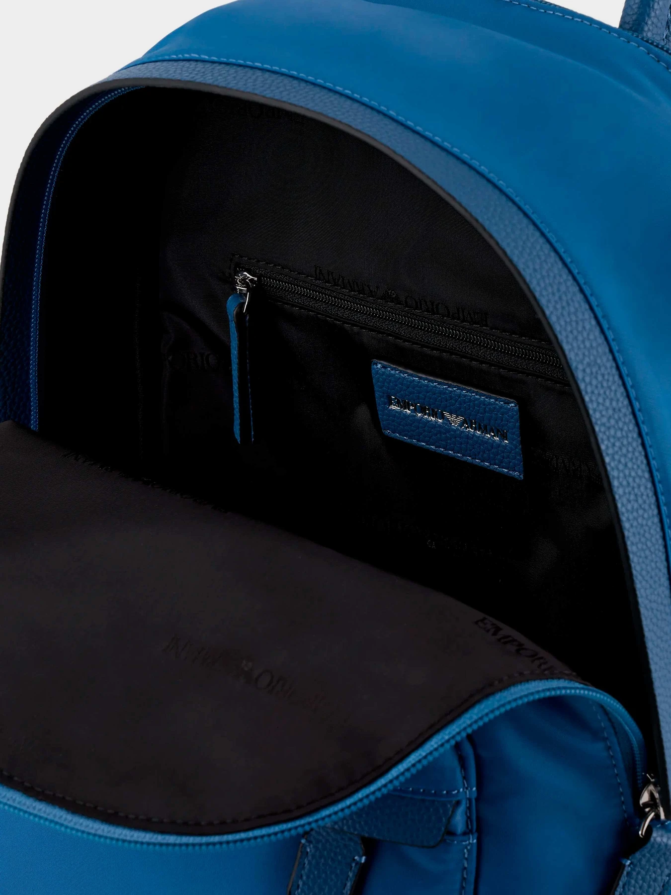 Рюкзаки Emporio Armani модель Y3L111-YVL7E-80214 Рюкзаки Emporio Armani модель Y3L111-YVL7E-80214 Фото