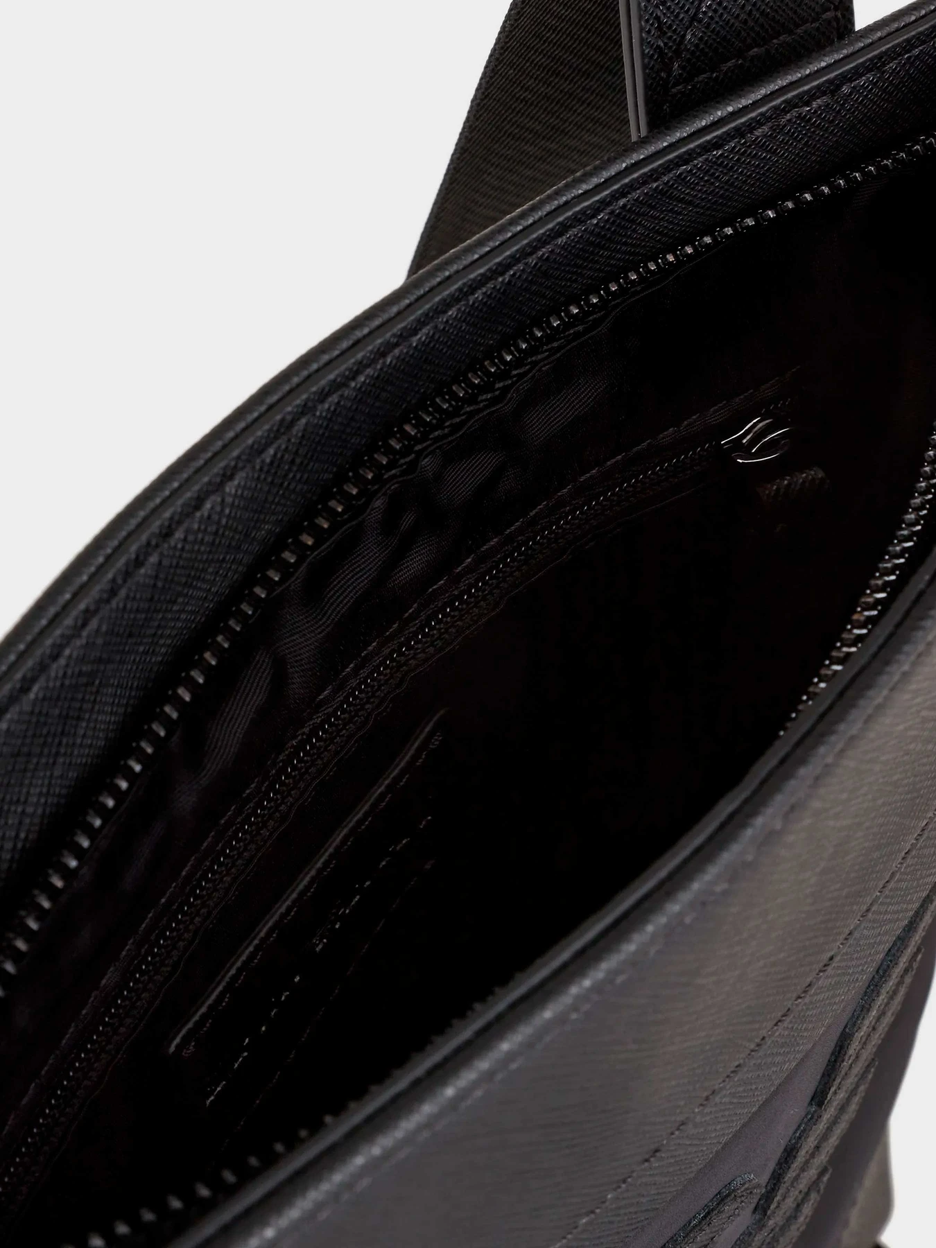 Сумки Emporio Armani модель Y4M185-Y216J-81073 Фото