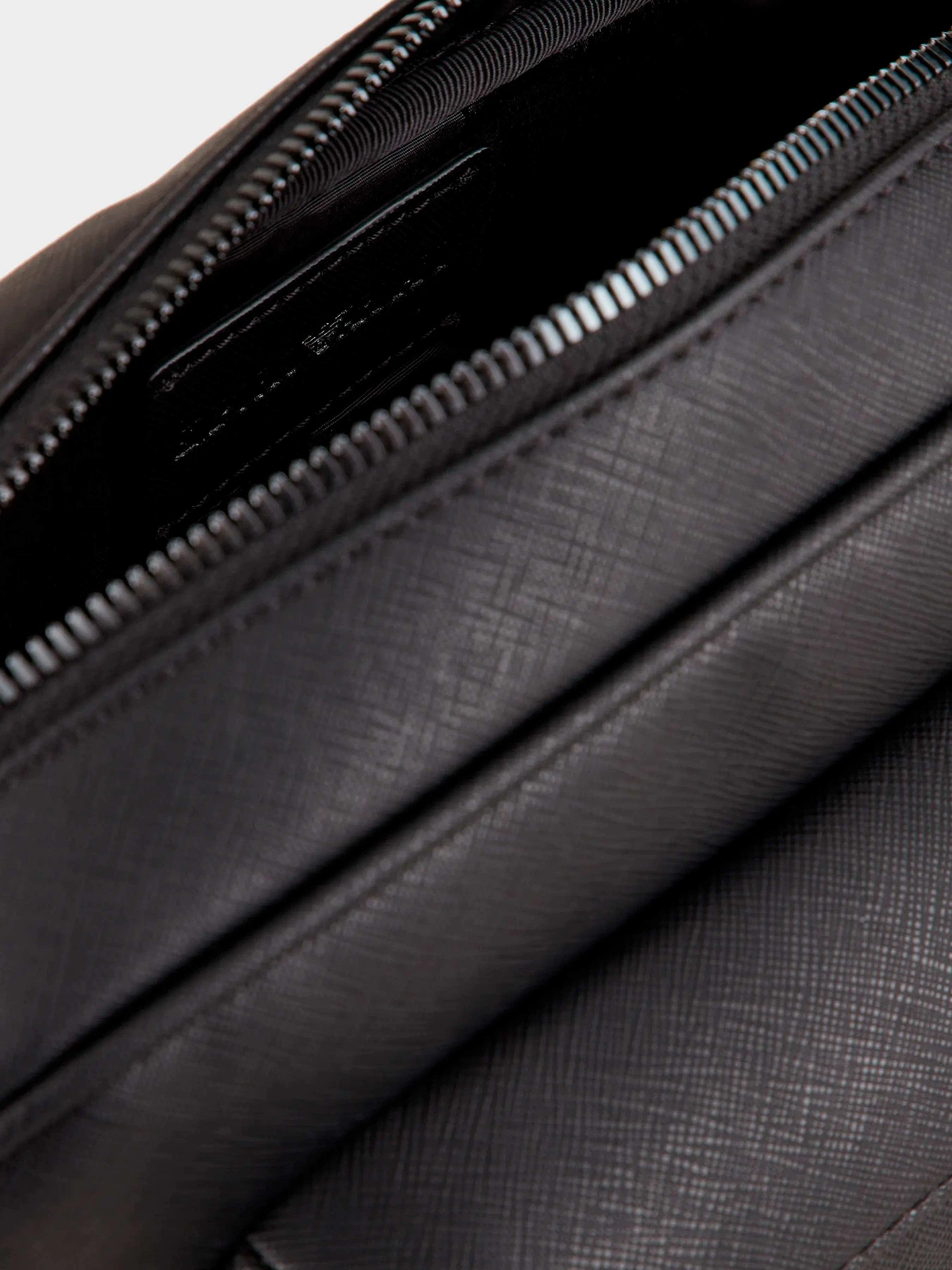 Сумки Emporio Armani модель Y4M360-Y216J-81073 Фото