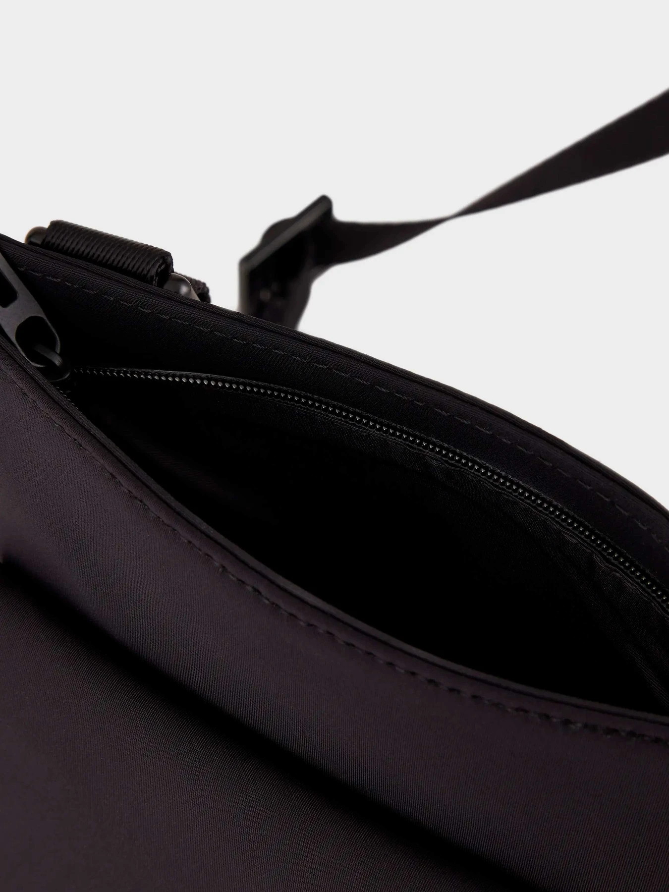 Сумки Emporio Armani модель Y4R384-Y104V-84084 Фото