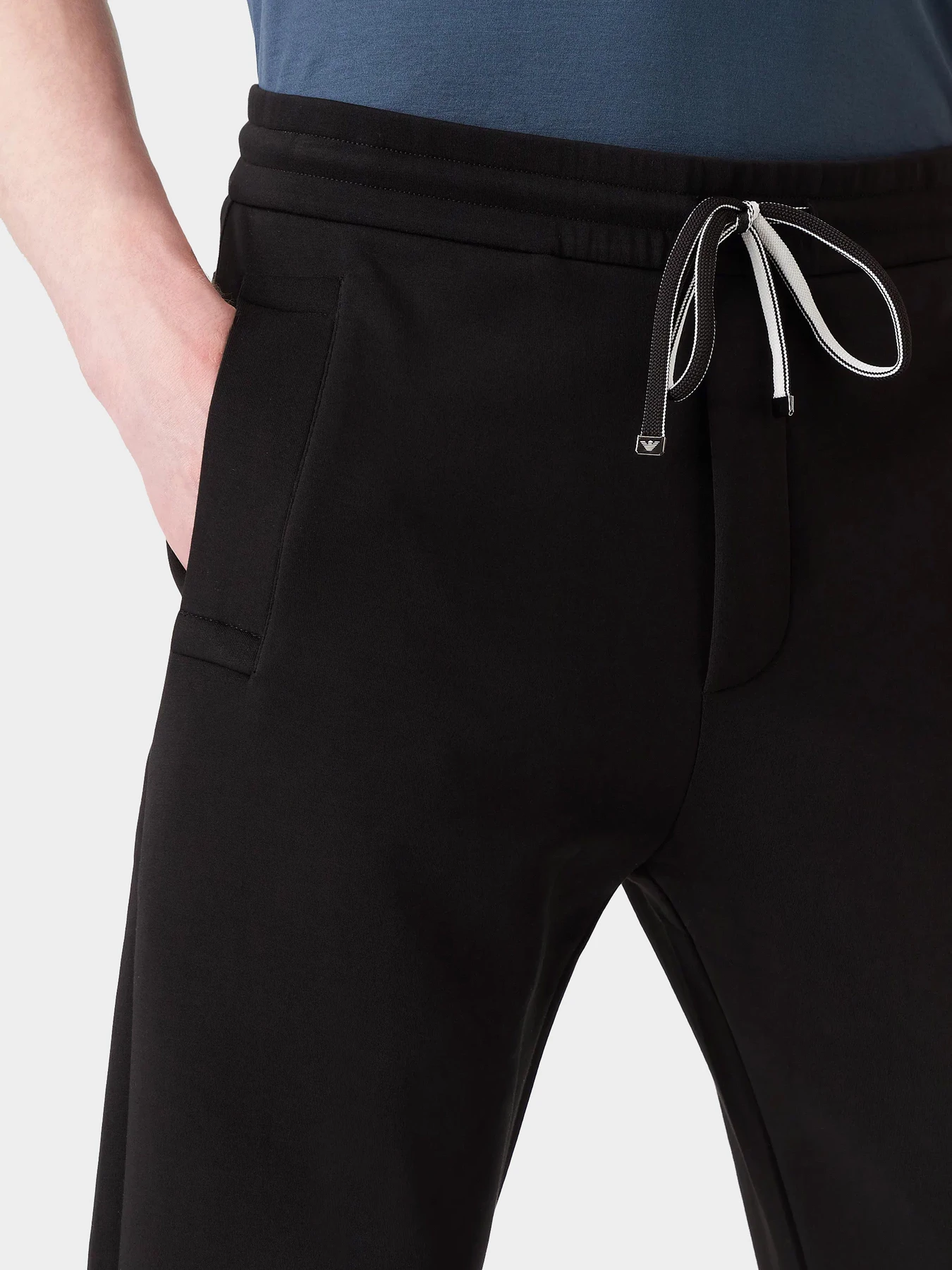 Брюки Emporio Armani модель 8N1P92-1JHSZ-0999 Брюки Emporio Armani модель 8N1P92-1JHSZ-0999 Фото
