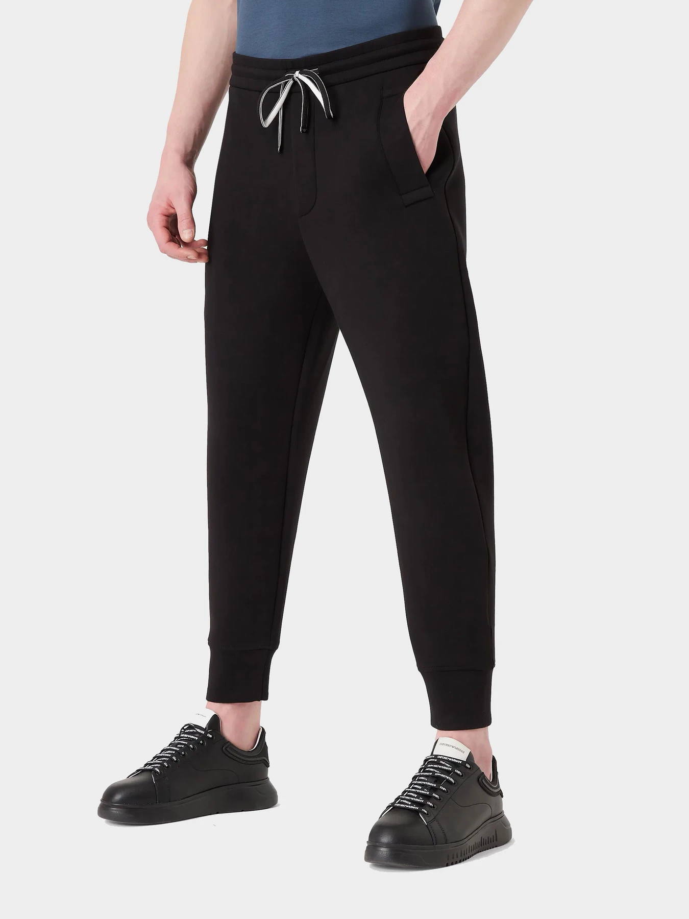 Брюки Emporio Armani модель 8N1P92-1JHSZ-0999 Брюки Emporio Armani модель 8N1P92-1JHSZ-0999 Фото