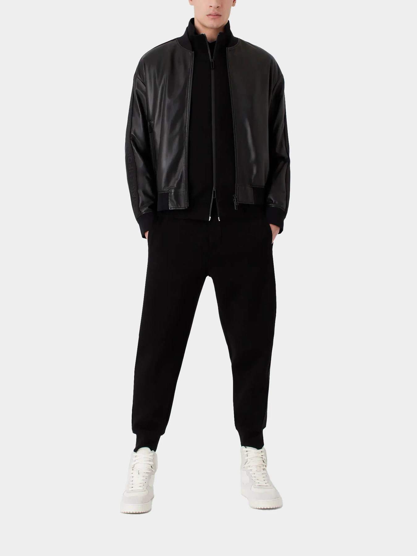Куртки и дубленки Emporio Armani модель D41R79-D1P72-999 Куртки и дубленки Emporio Armani модель D41R79-D1P72-999 Фото