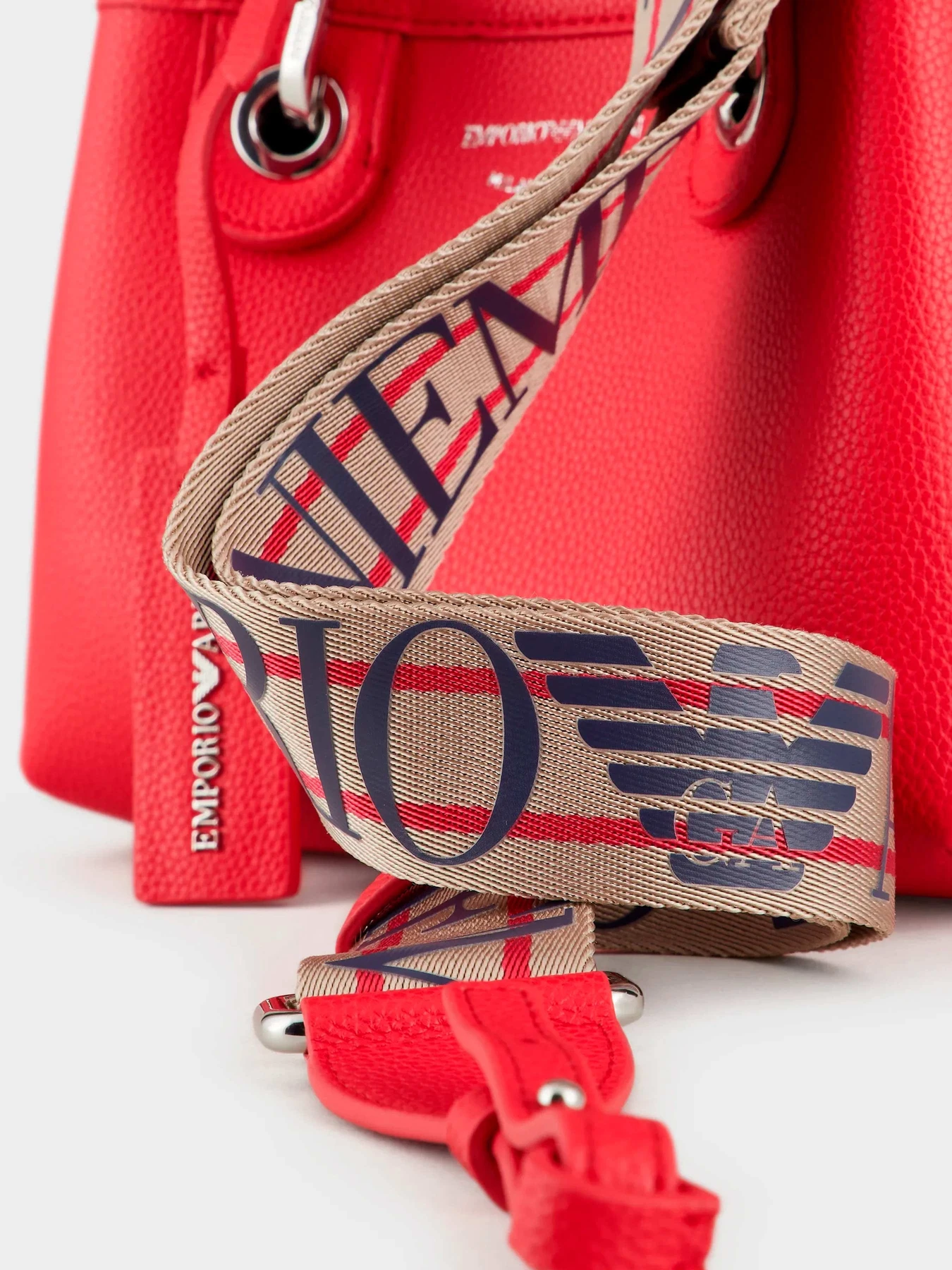 Сумки Emporio Armani модель Y3D176-YFO5E-89530 Сумки Emporio Armani модель Y3D176-YFO5E-89530 Фото