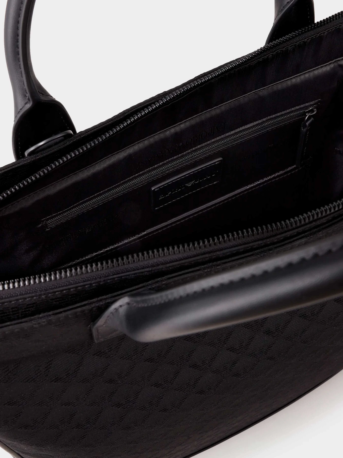 Сумки Emporio Armani модель Y4N134-Y022V-81336 Сумки Emporio Armani модель Y4N134-Y022V-81336 Фото