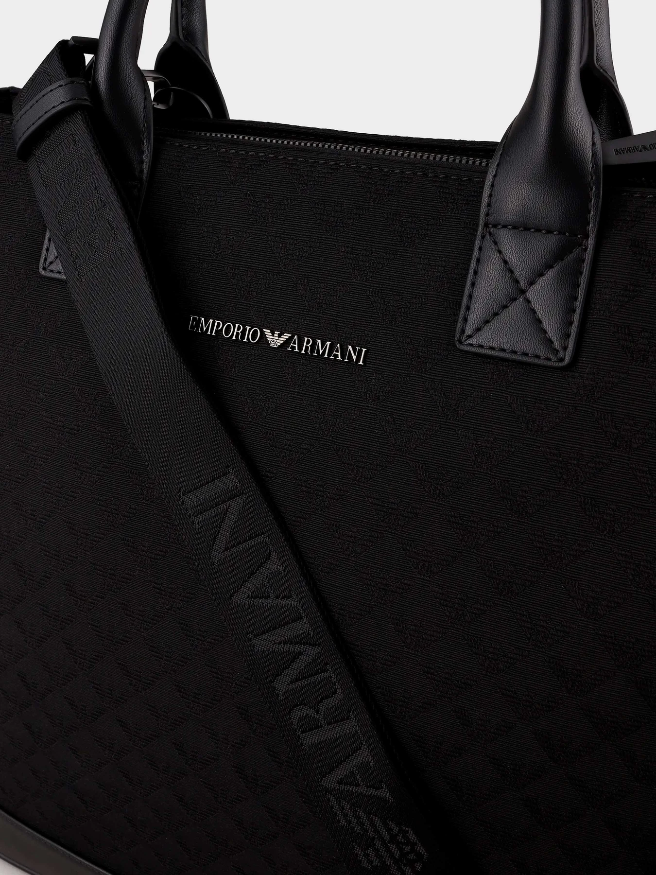 Сумки Emporio Armani модель Y4N134-Y022V-81336 Сумки Emporio Armani модель Y4N134-Y022V-81336 Фото
