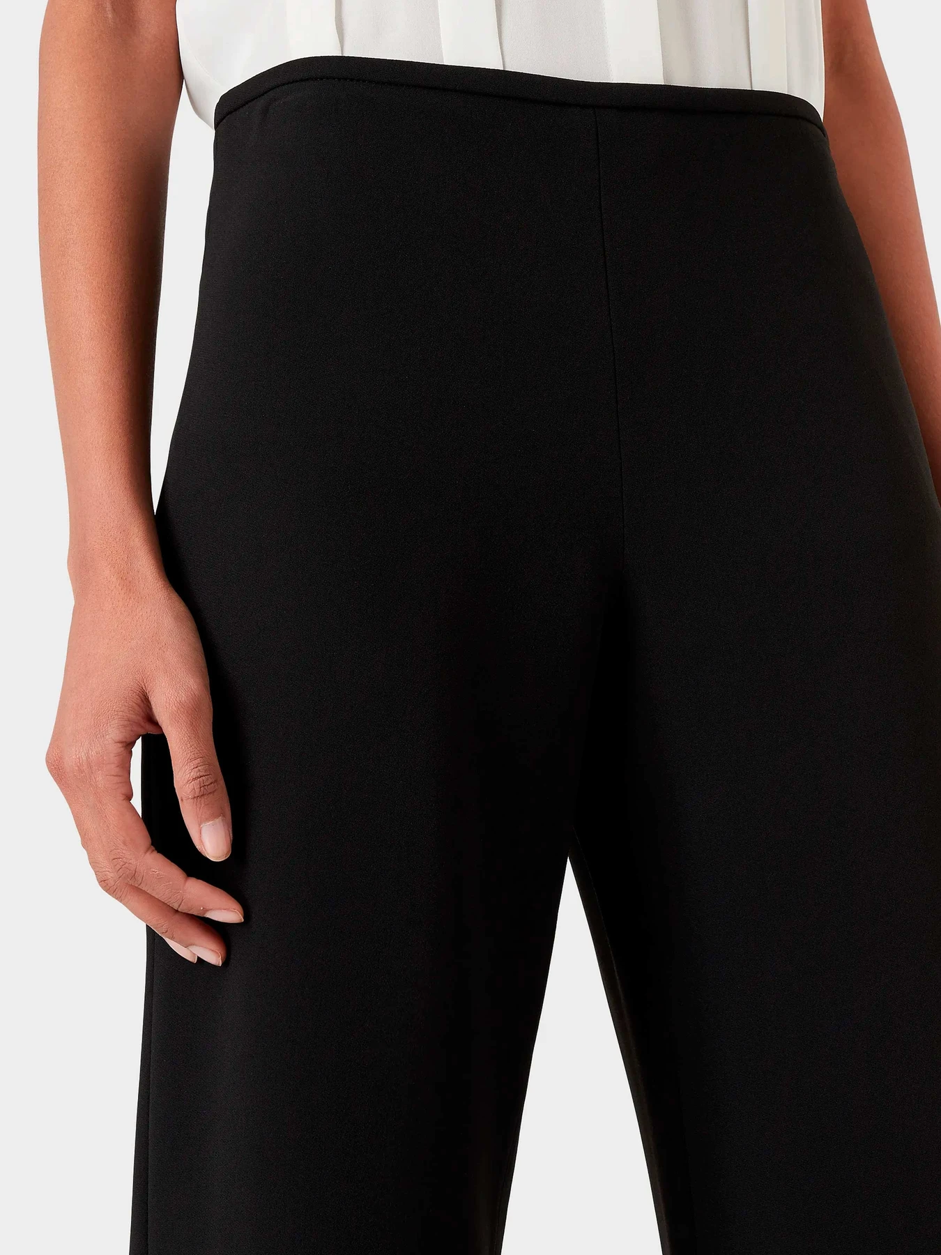 Брюки Emporio Armani модель 0NP01T-02013-999 Брюки Emporio Armani модель 0NP01T-02013-999 Фото