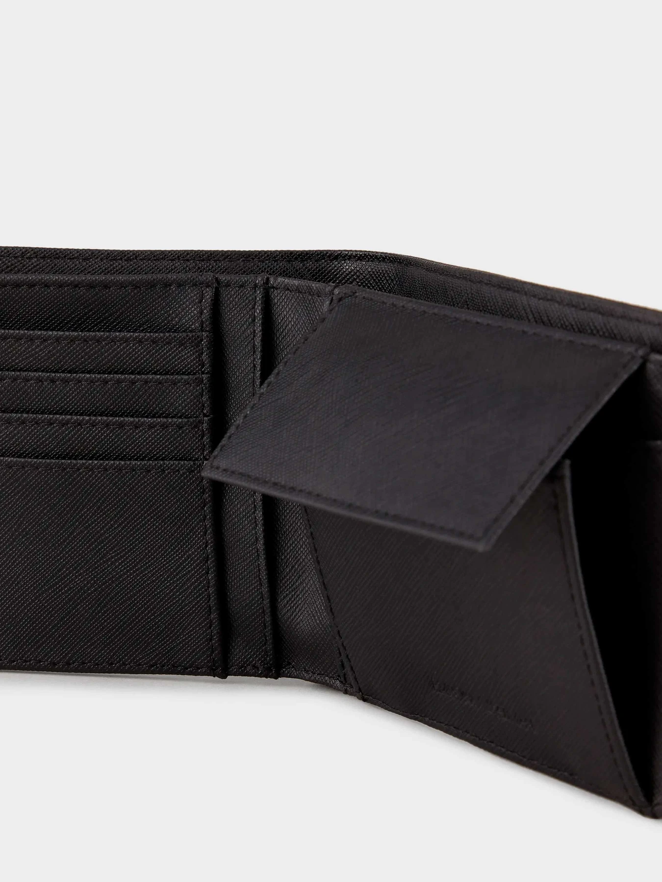Кошельки Emporio Armani модель Y4R165-Y138E-81072 Кошельки Emporio Armani модель Y4R165-Y138E-81072 Фото